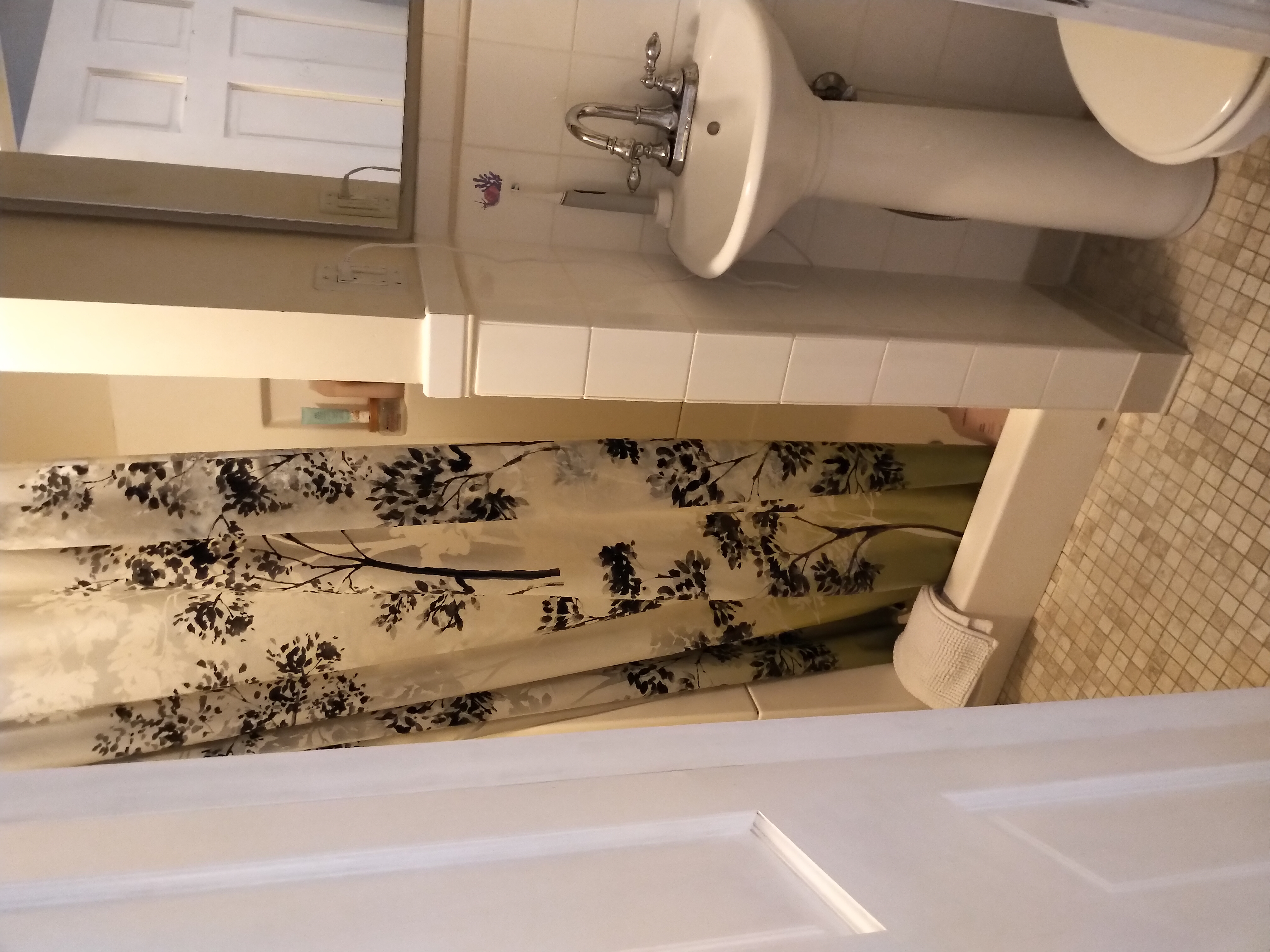3 bed, 2 bath apartment for rent at 85 Gardner St Unit N/A, Newton — photo 9 of 13