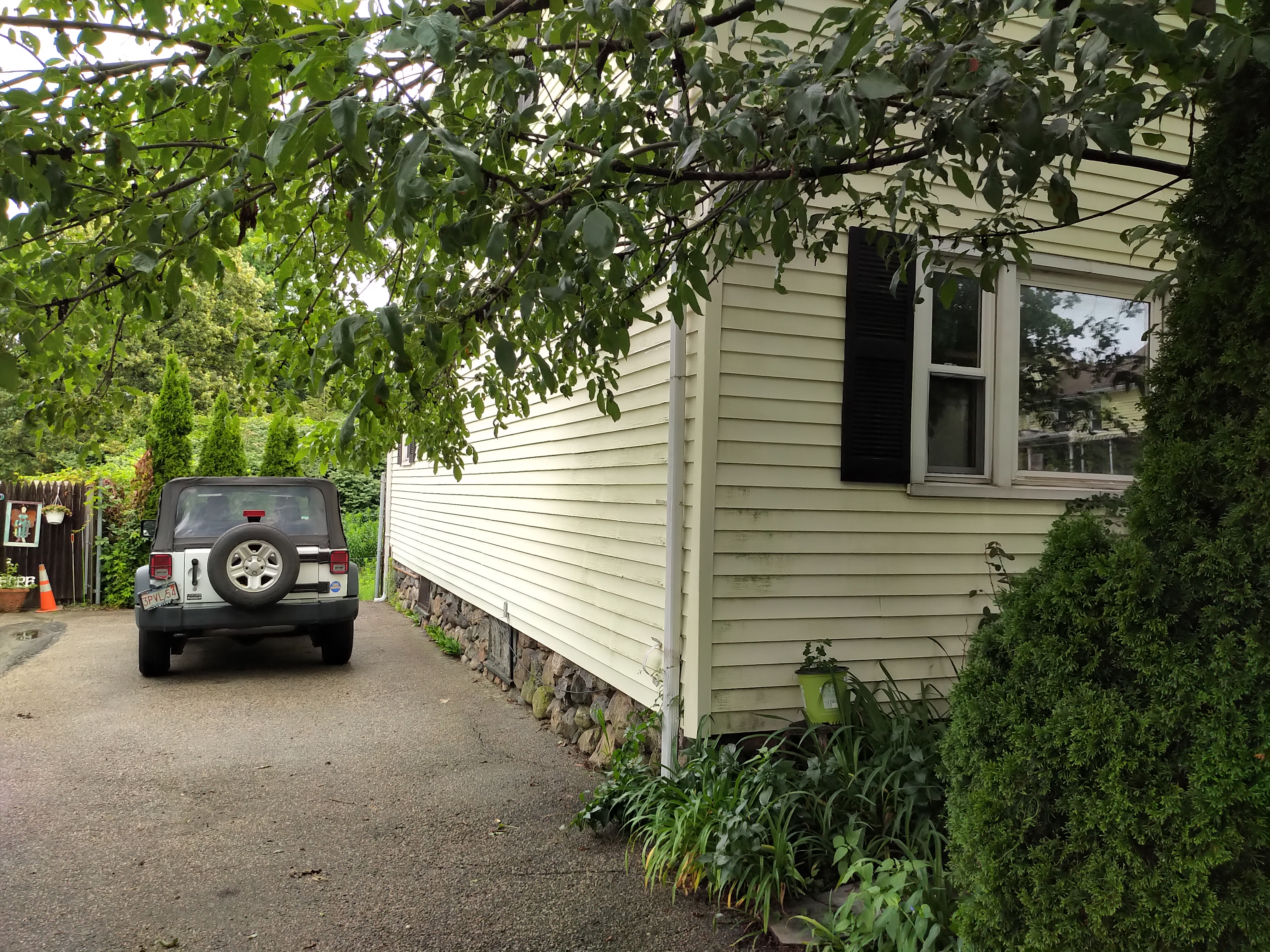 3 bed, 2 bath apartment for rent at 85 Gardner St Unit N/A, Newton — photo 13 of 13