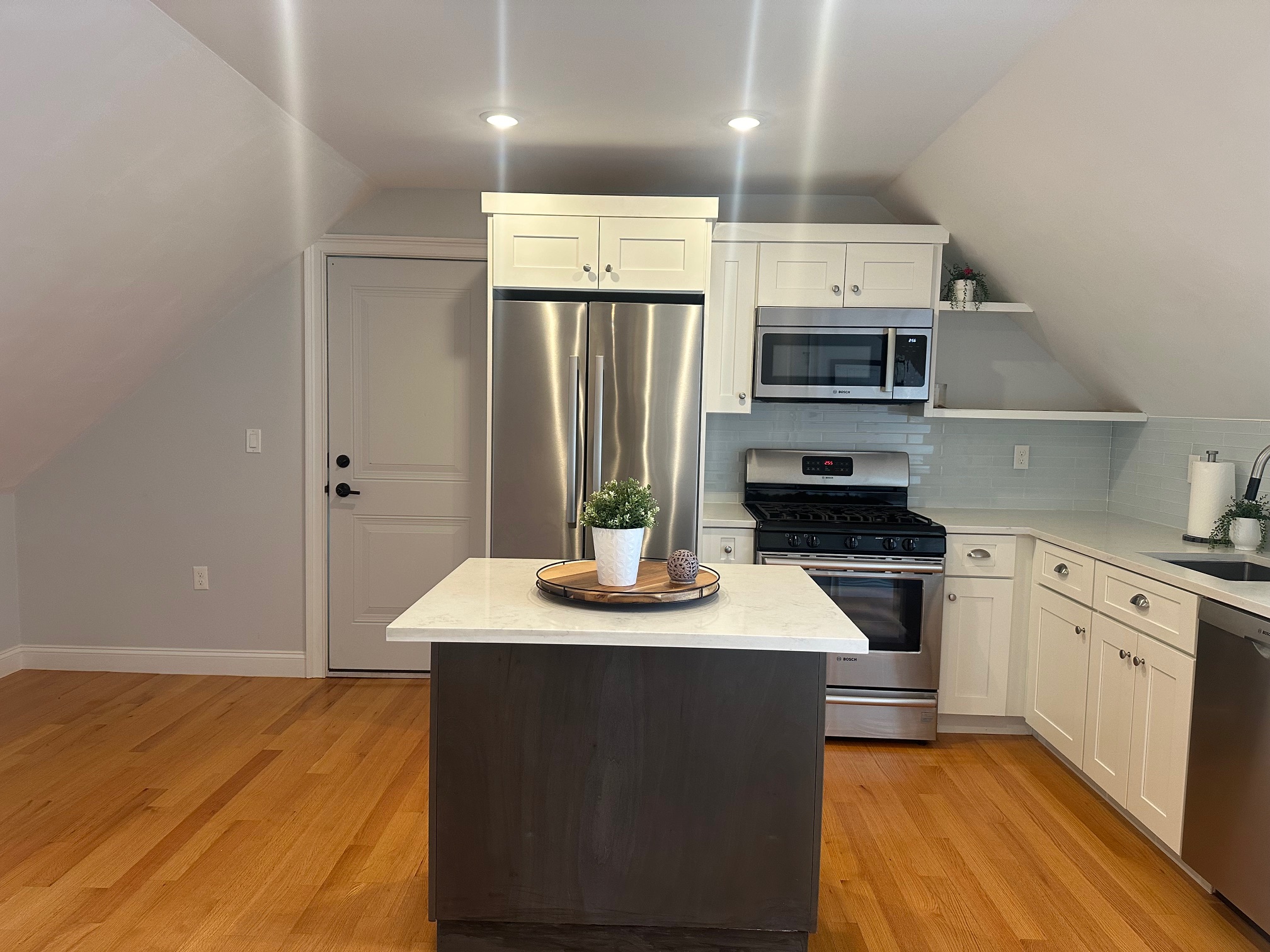 2 bed, 2 bath apartment for rent at 25 Chilcott Pl Unit 3, Jamaica Plain — photo 1 of 17