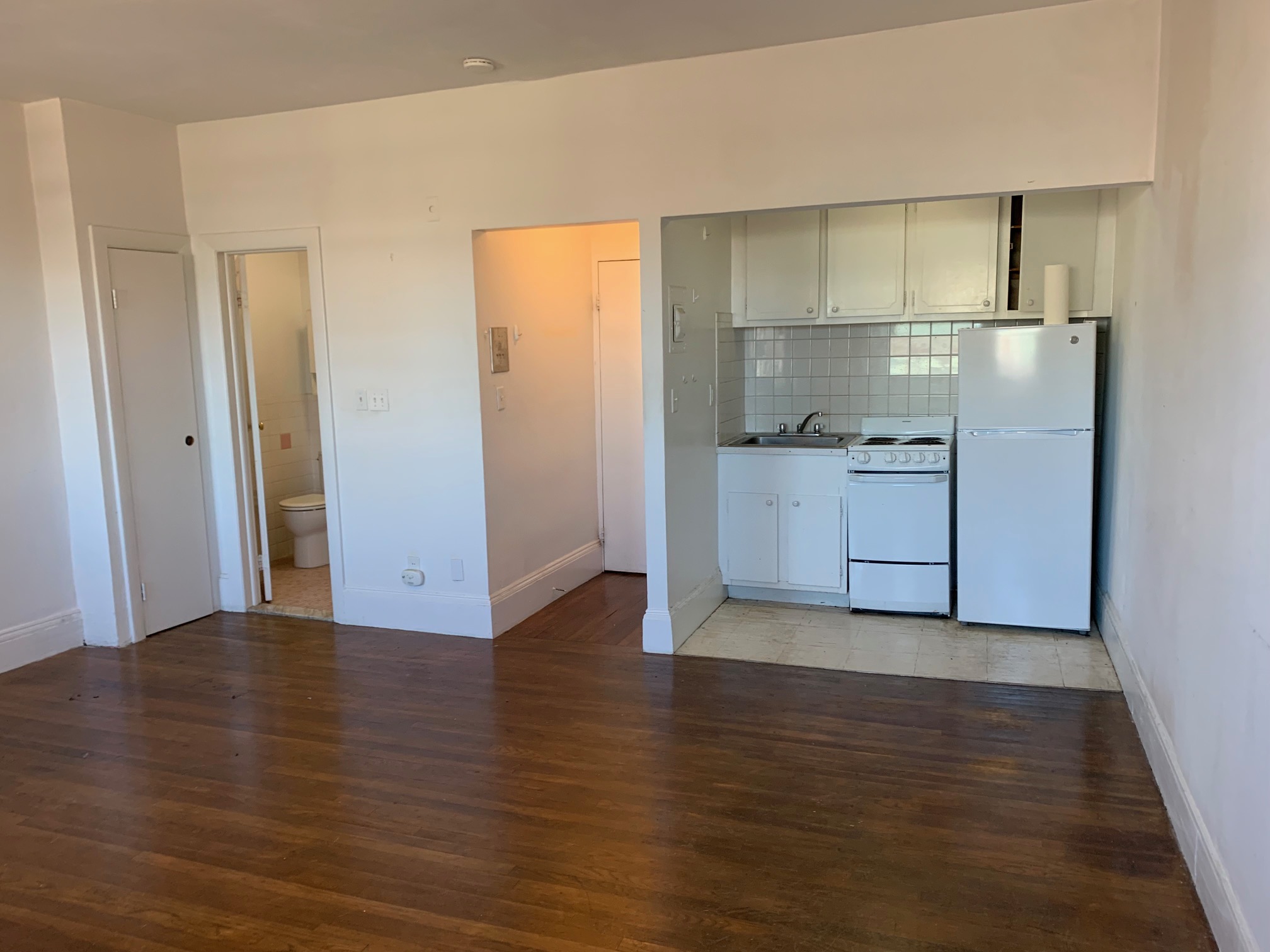 Studio bed, 1 bath apartment for rent at 24 Mount Vernon St Unit 601, Beacon Hill — photo 3 of 5