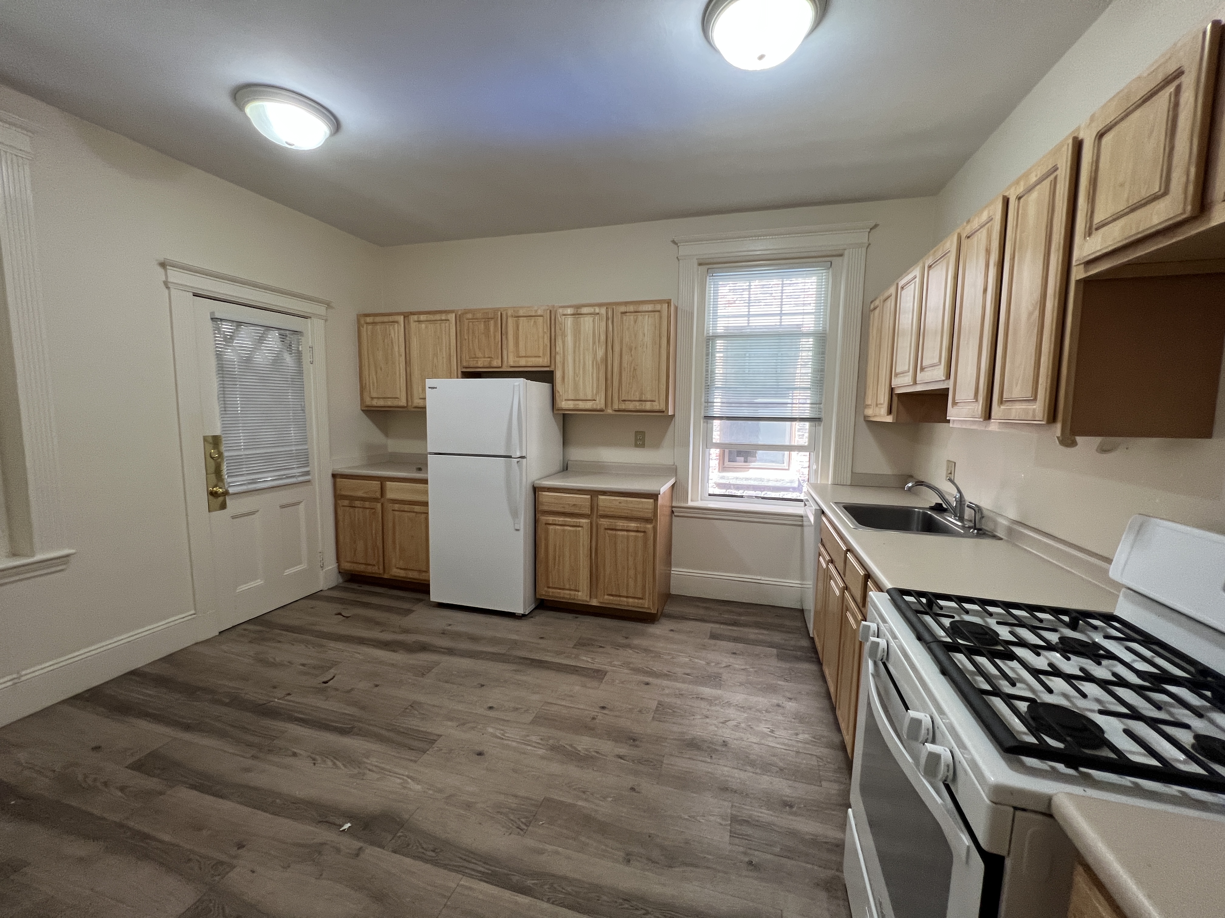 3 bed, 2 bath apartment for rent at 75 Longwood Ave Unit 1R, Longwood — photo 3 of 16