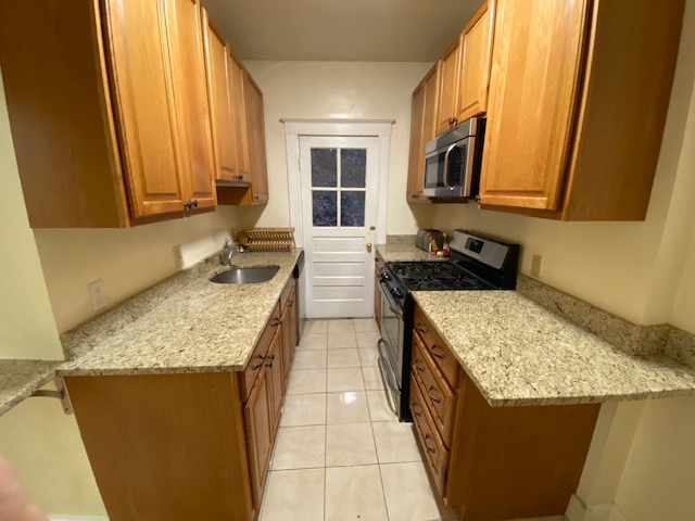 3 bed, 2 bath apartment for rent at 23 Westbourne Ter Unit 1, Washington Square — photo 3 of 14