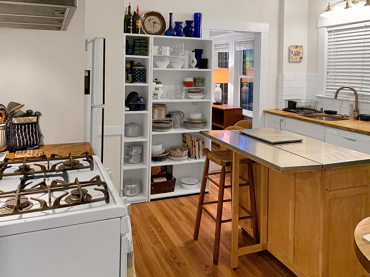 2 bed, 1 bath apartment for rent at 22 Teel St Unit 22, Arlington — photo 3 of 13