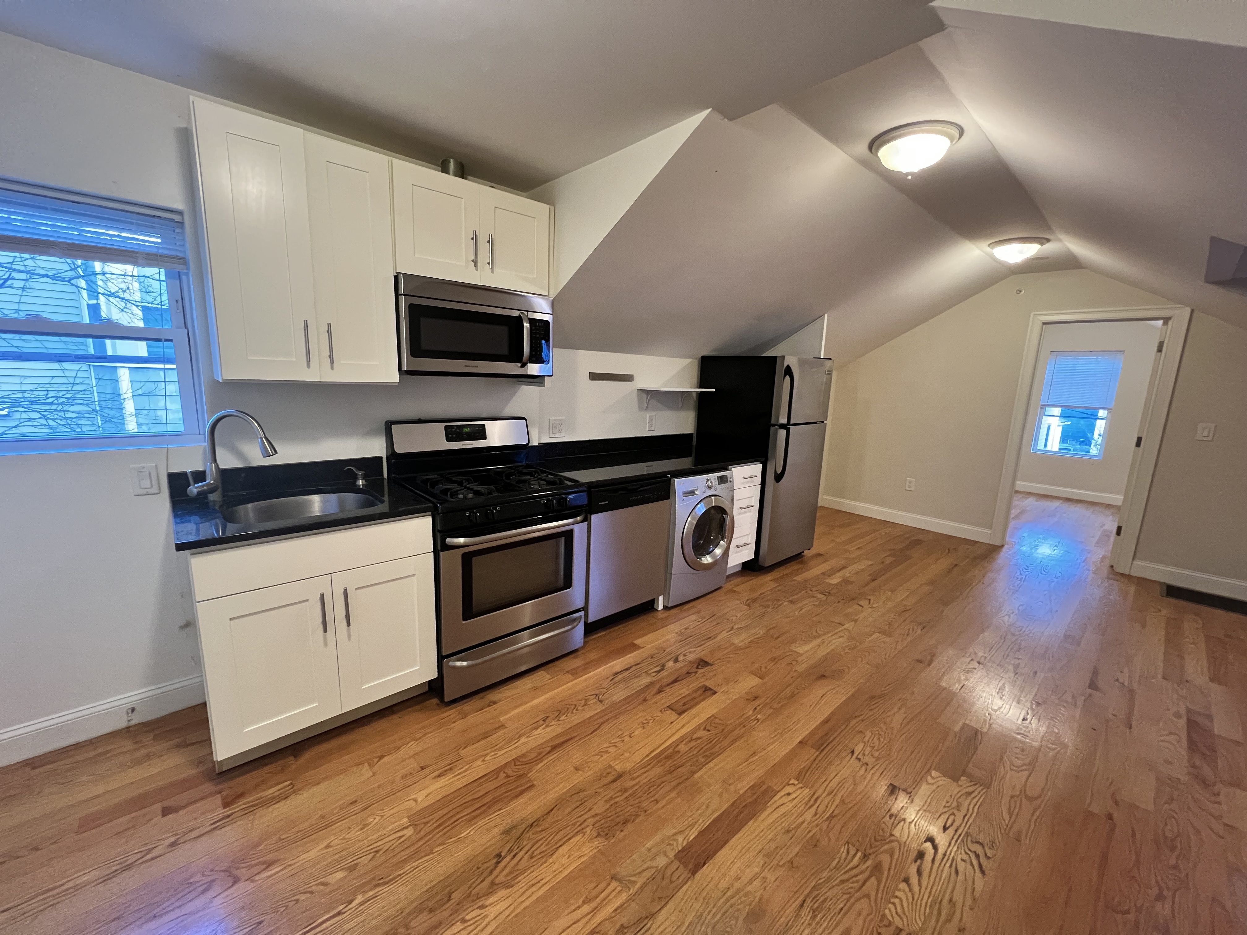 3 bed, 1 bath apartment for rent at 240 Prospect St Unit 2, Inman Square — photo 1 of 8