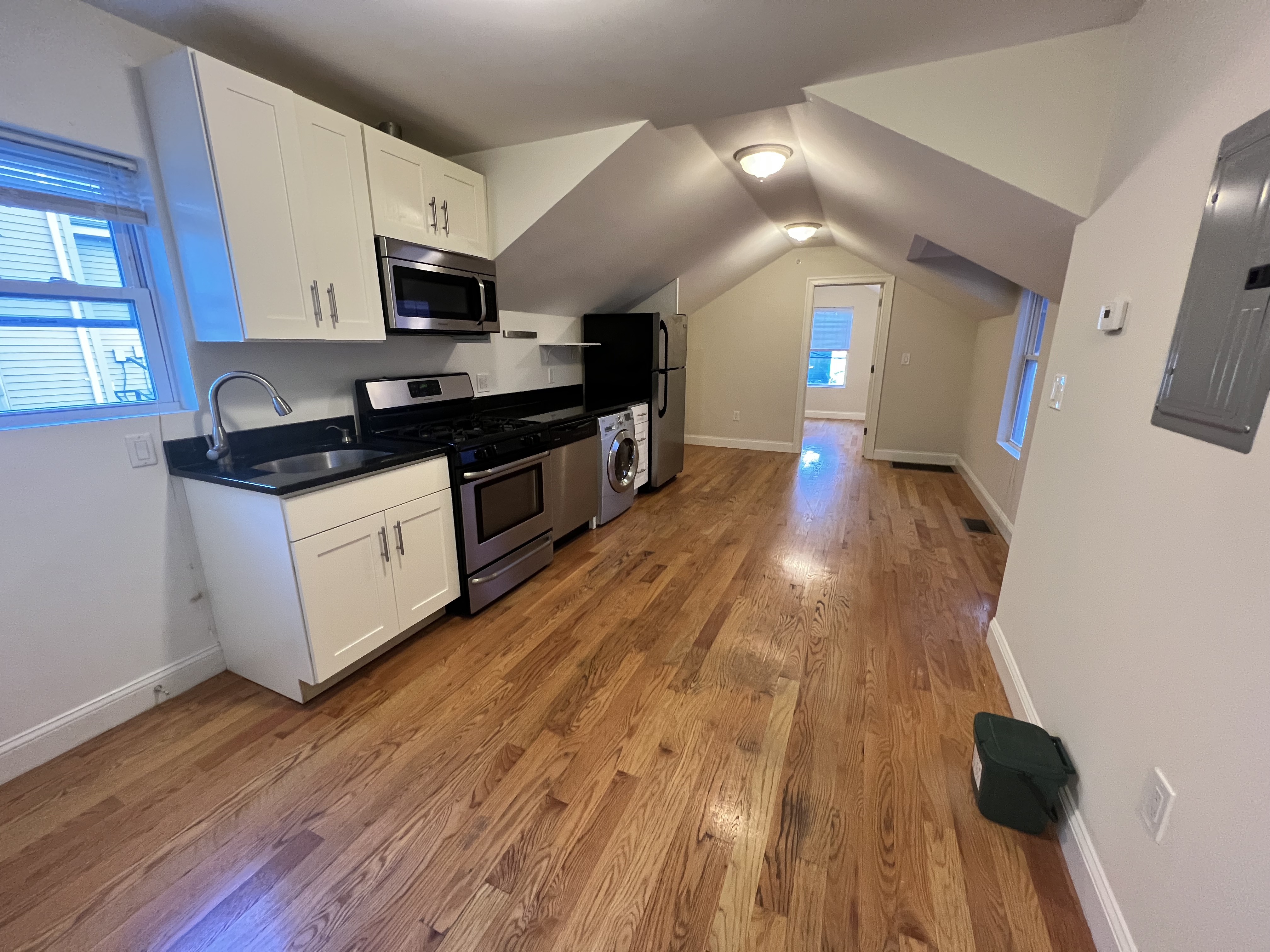 3 bed, 1 bath apartment for rent at 240 Prospect St Unit 2, Inman Square — photo 5 of 8