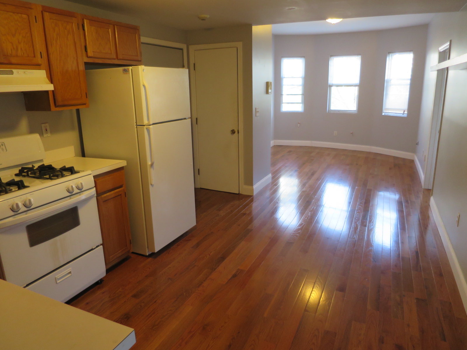 3 bed, 1 bath apartment for rent at 360 Somerville Ave Unit 1L, Union Square — photo 3 of 10