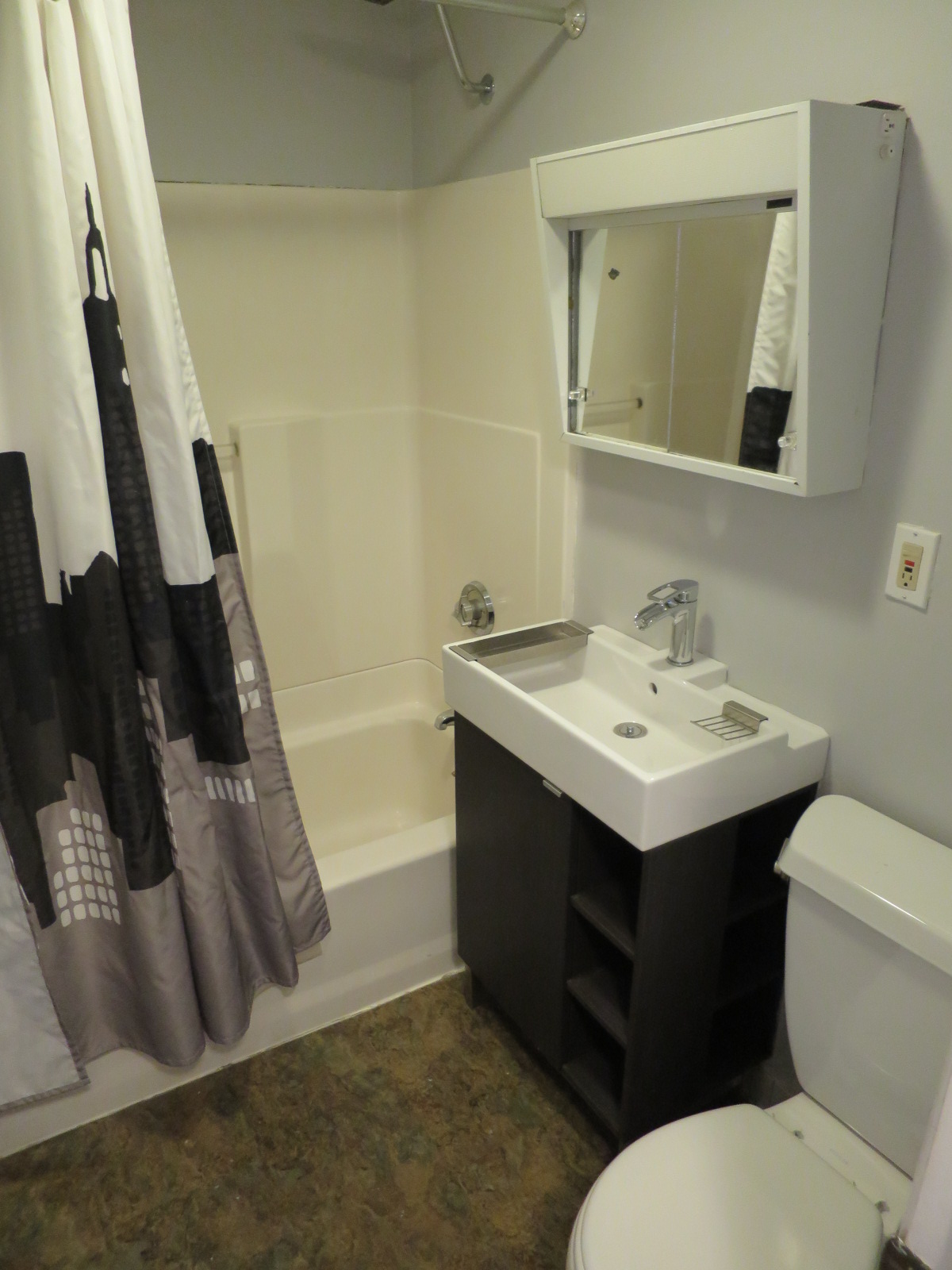3 bed, 1 bath apartment for rent at 360 Somerville Ave Unit 1L, Union Square — photo 7 of 10
