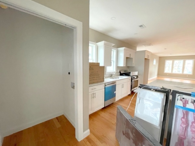 4 bed, 2 bath apartment for rent at 21 Harris Rd Unit A, Medford — photo 2 of 23