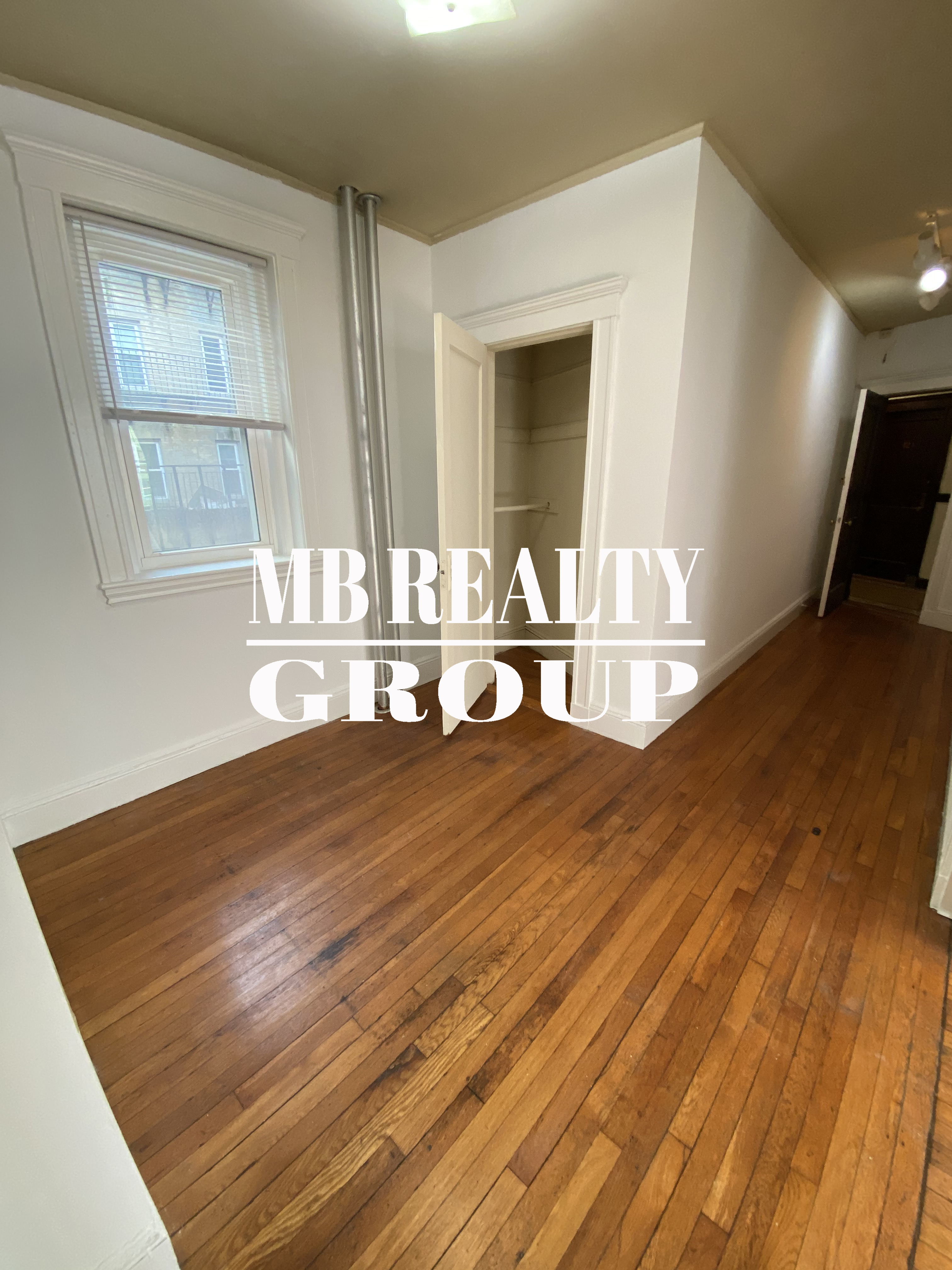 1 split bed, 1 bath apartment for rent at 137 Park Dr Unit 12, Fenway — photo 5 of 10