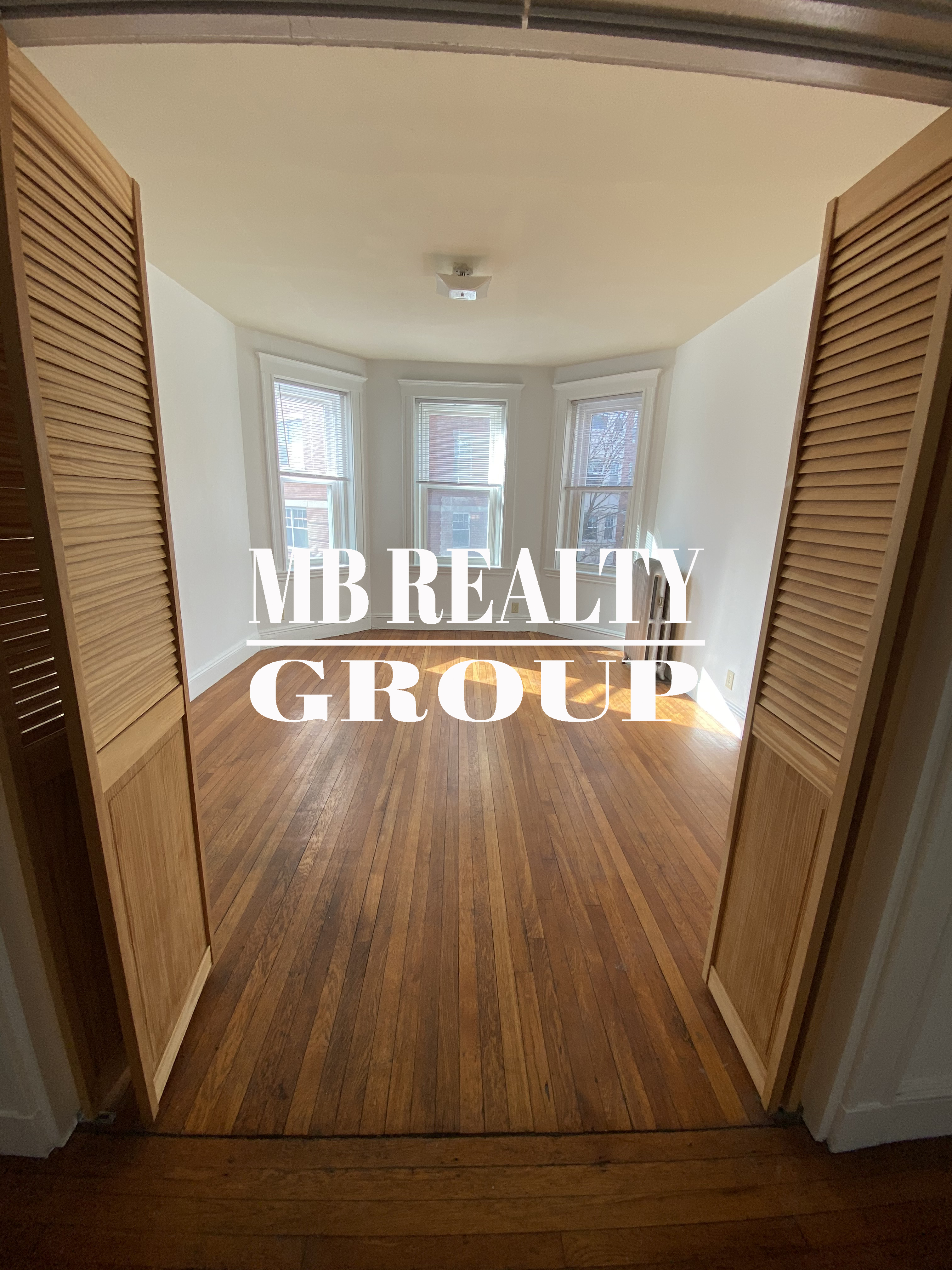 1 split bed, 1 bath apartment for rent at 137 Park Dr Unit 12, Fenway — photo 4 of 10