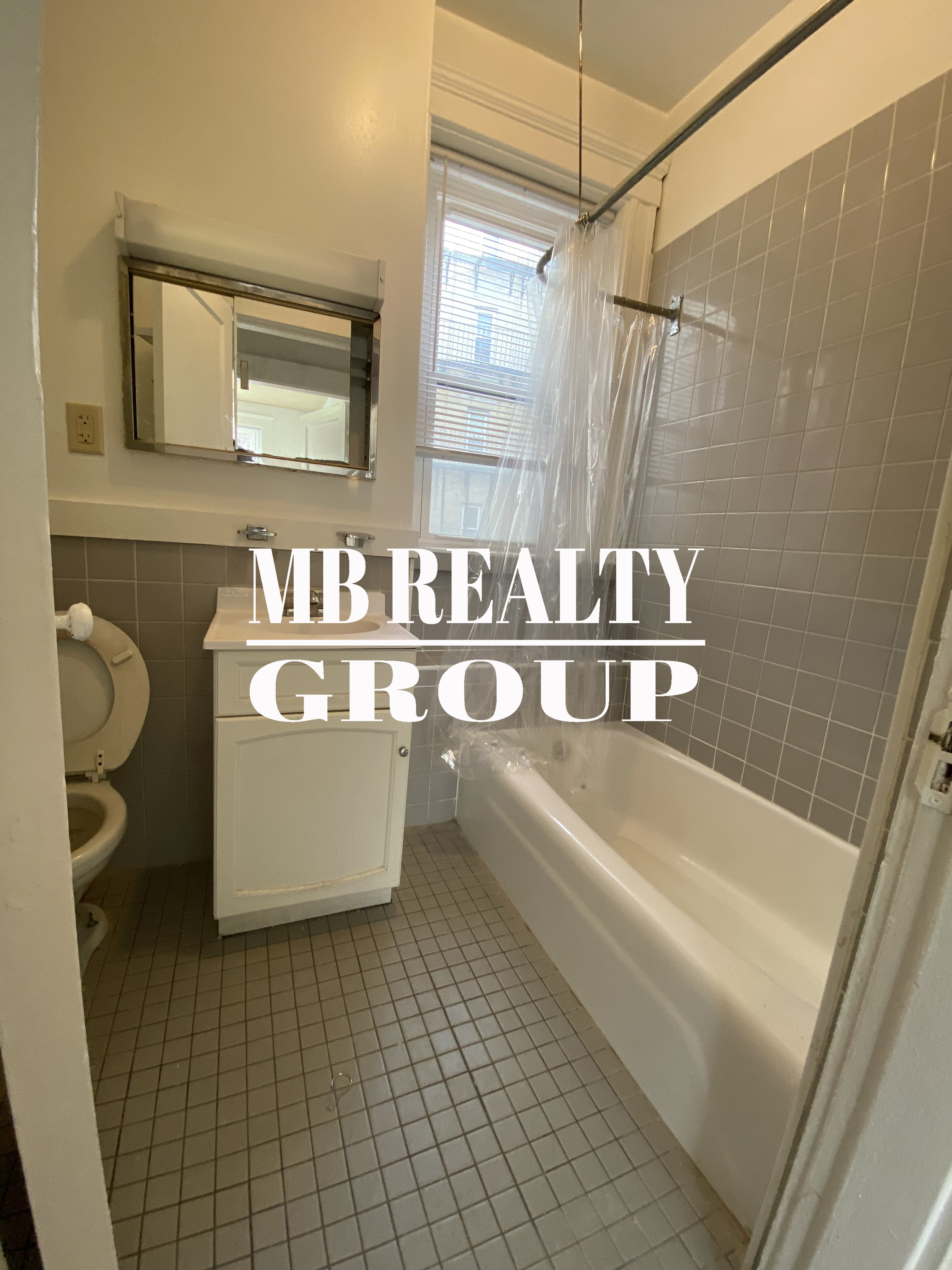 1 split bed, 1 bath apartment for rent at 137 Park Dr Unit 12, Fenway — photo 6 of 10