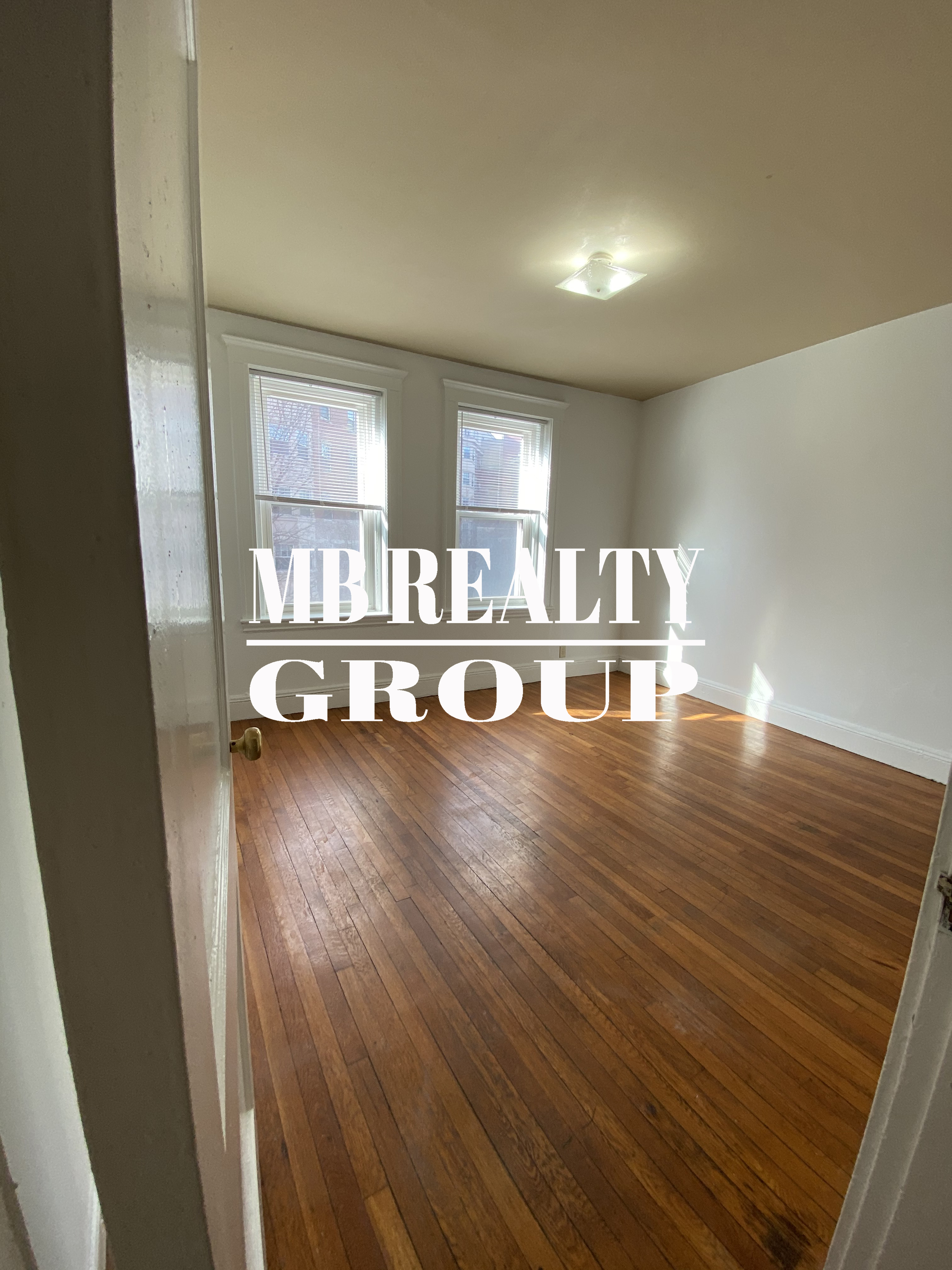 1 split bed, 1 bath apartment for rent at 137 Park Dr Unit 12, Fenway — photo 2 of 10
