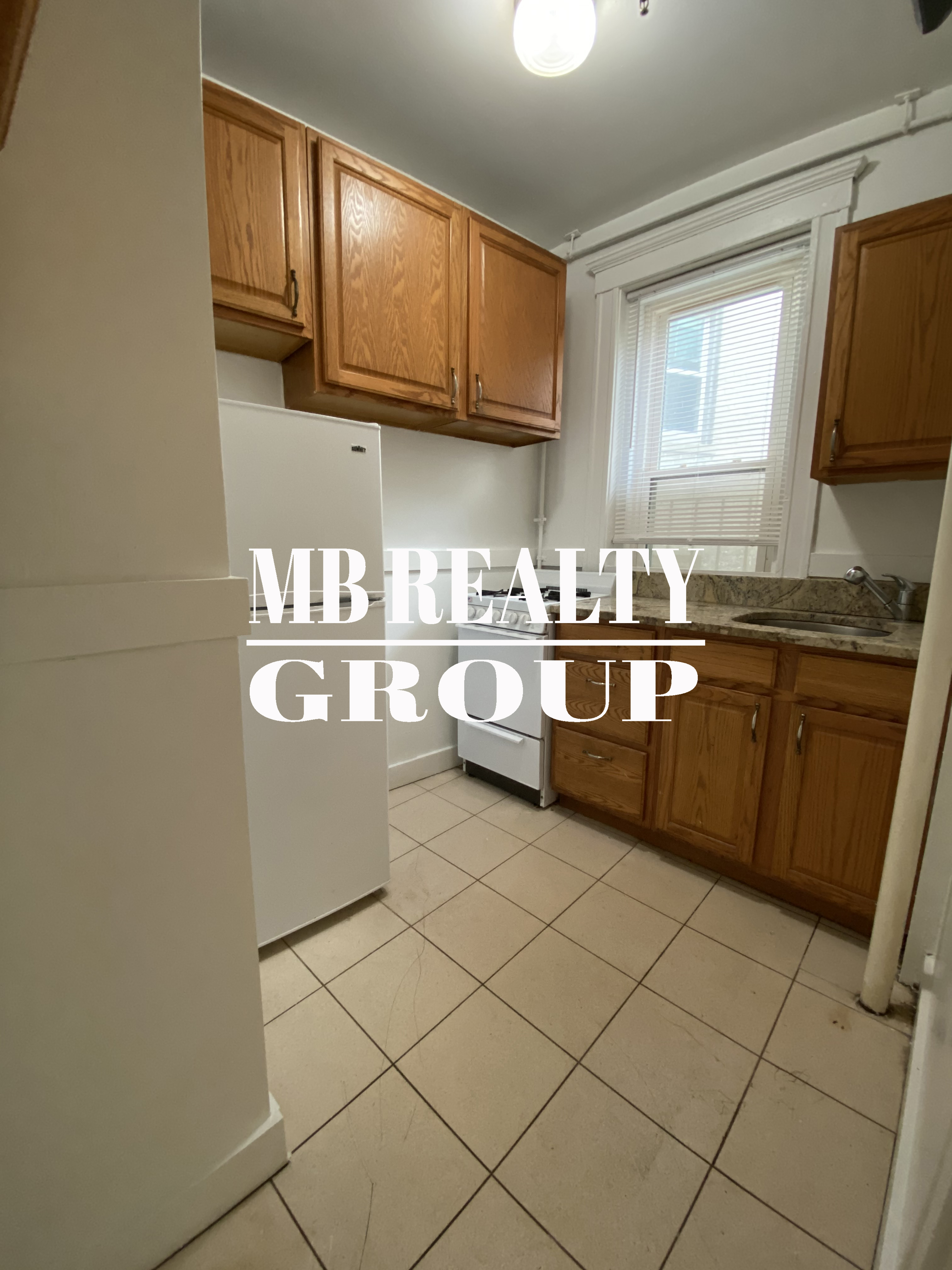 1 split bed, 1 bath apartment for rent at 137 Park Dr Unit 12, Fenway — photo 8 of 10