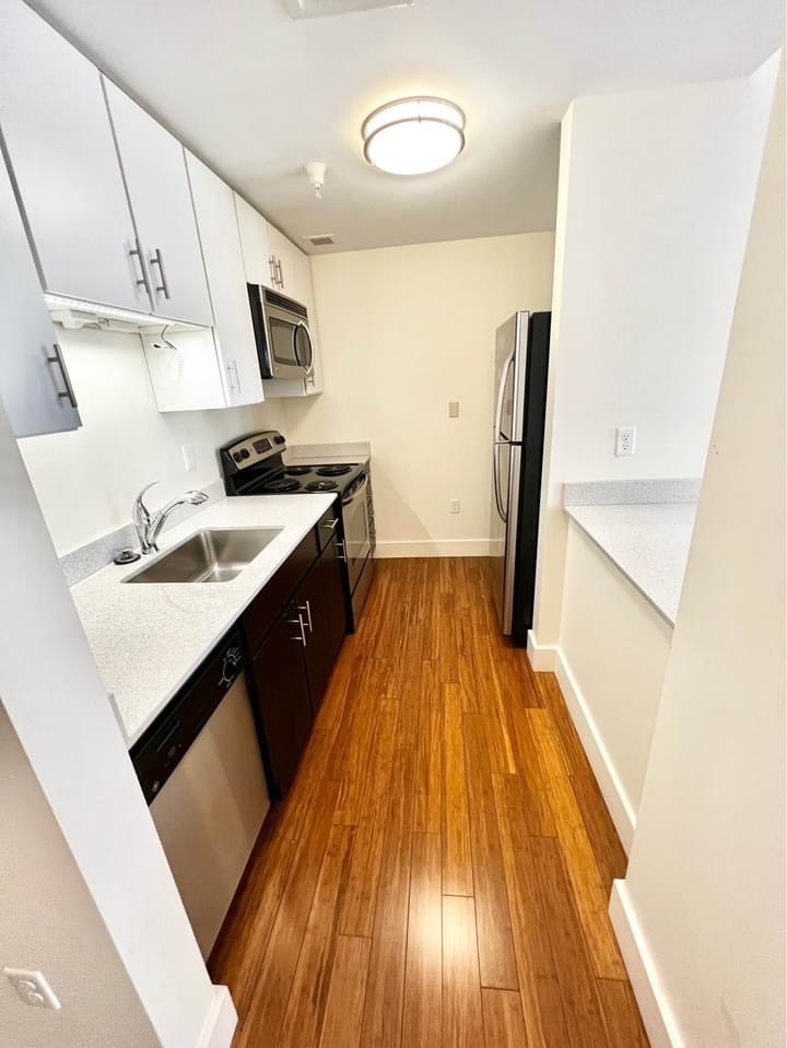 1 bed, 1 bath apartment for rent at 10 Winter Pl Unit 1102, Midtown — photo 2 of 10