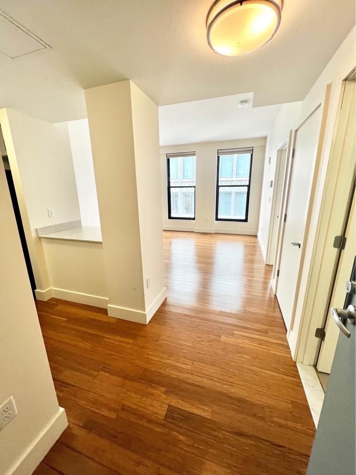 1 bed, 1 bath apartment for rent at 10 Winter Pl Unit 1102, Midtown — photo 3 of 10