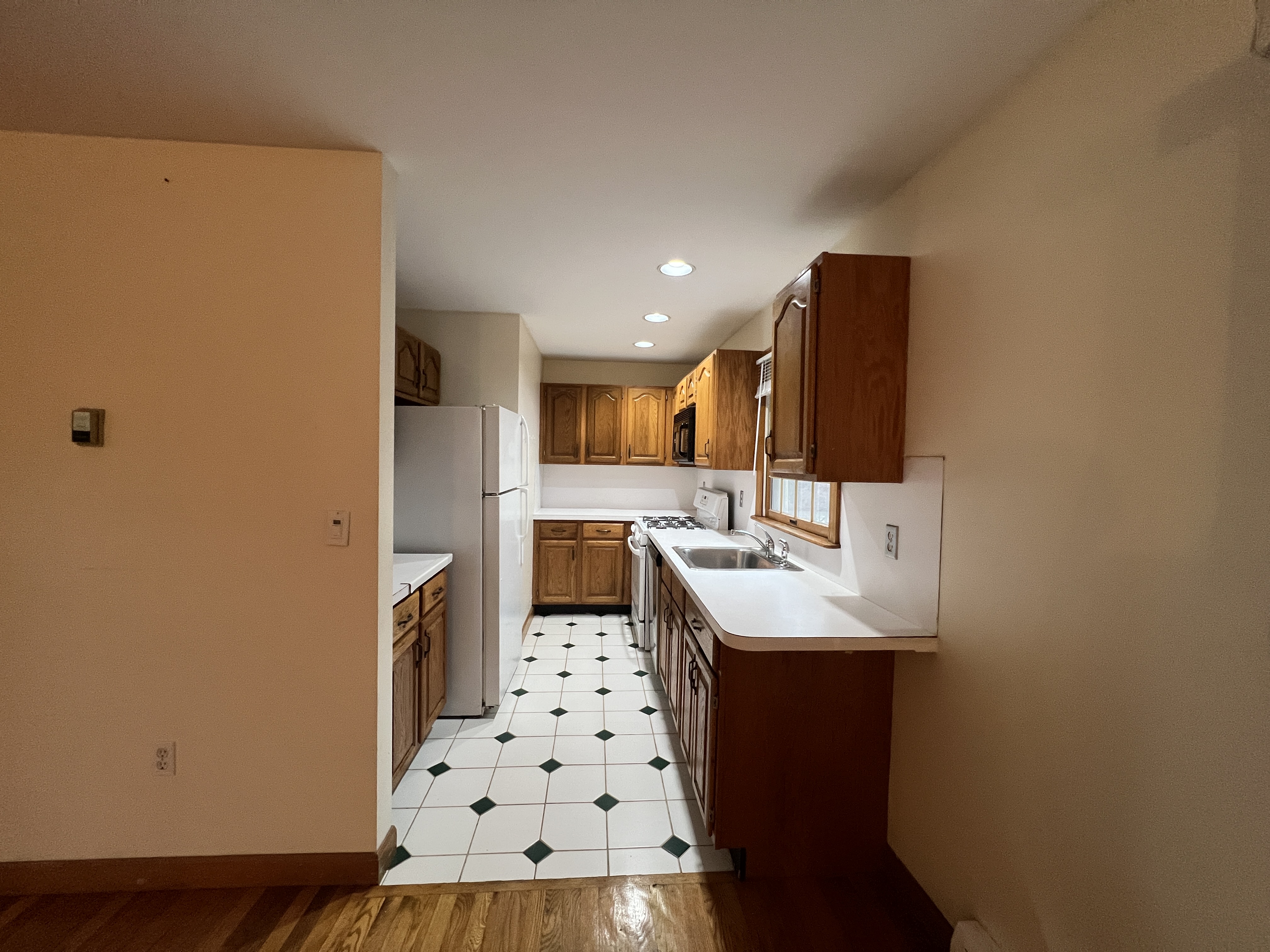 2 bed, 1.5 bath apartment for rent at 89 Nottinghill Rd Unit 1, Brighton — photo 4 of 24