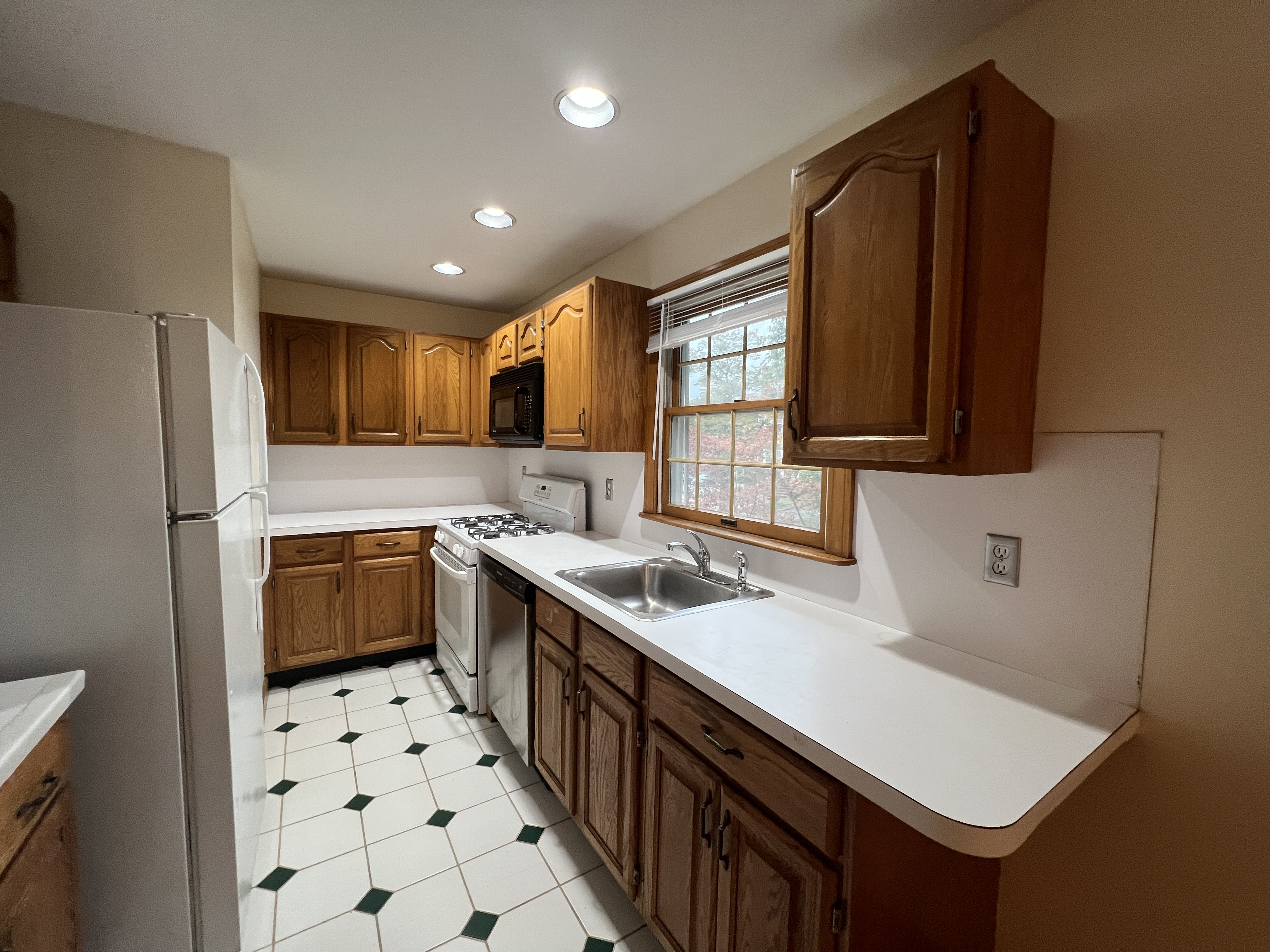 2 bed, 1.5 bath apartment for rent at 89 Nottinghill Rd Unit 1, Brighton — photo 3 of 24
