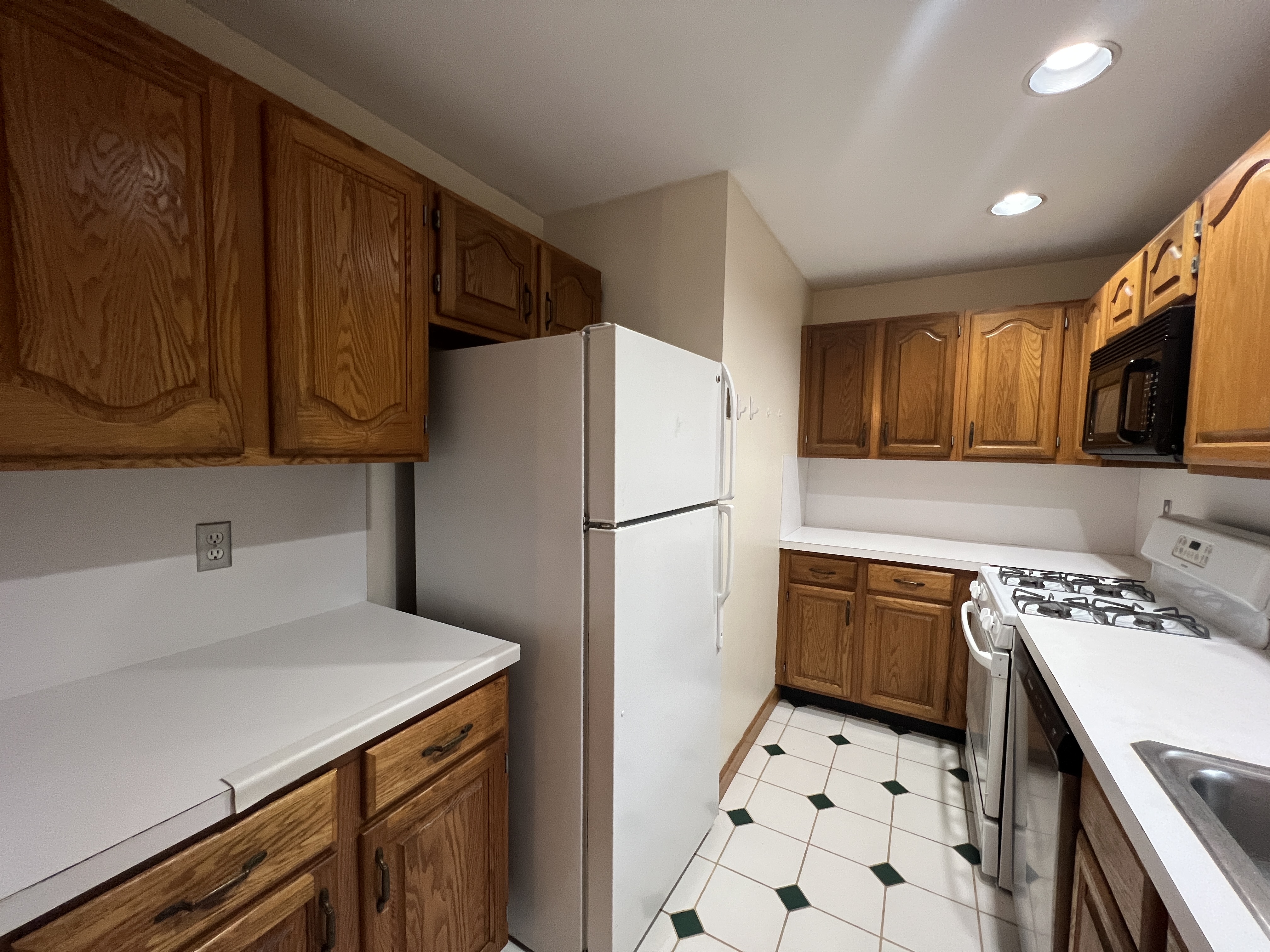 2 bed, 1.5 bath apartment for rent at 89 Nottinghill Rd Unit 1, Brighton — photo 2 of 24