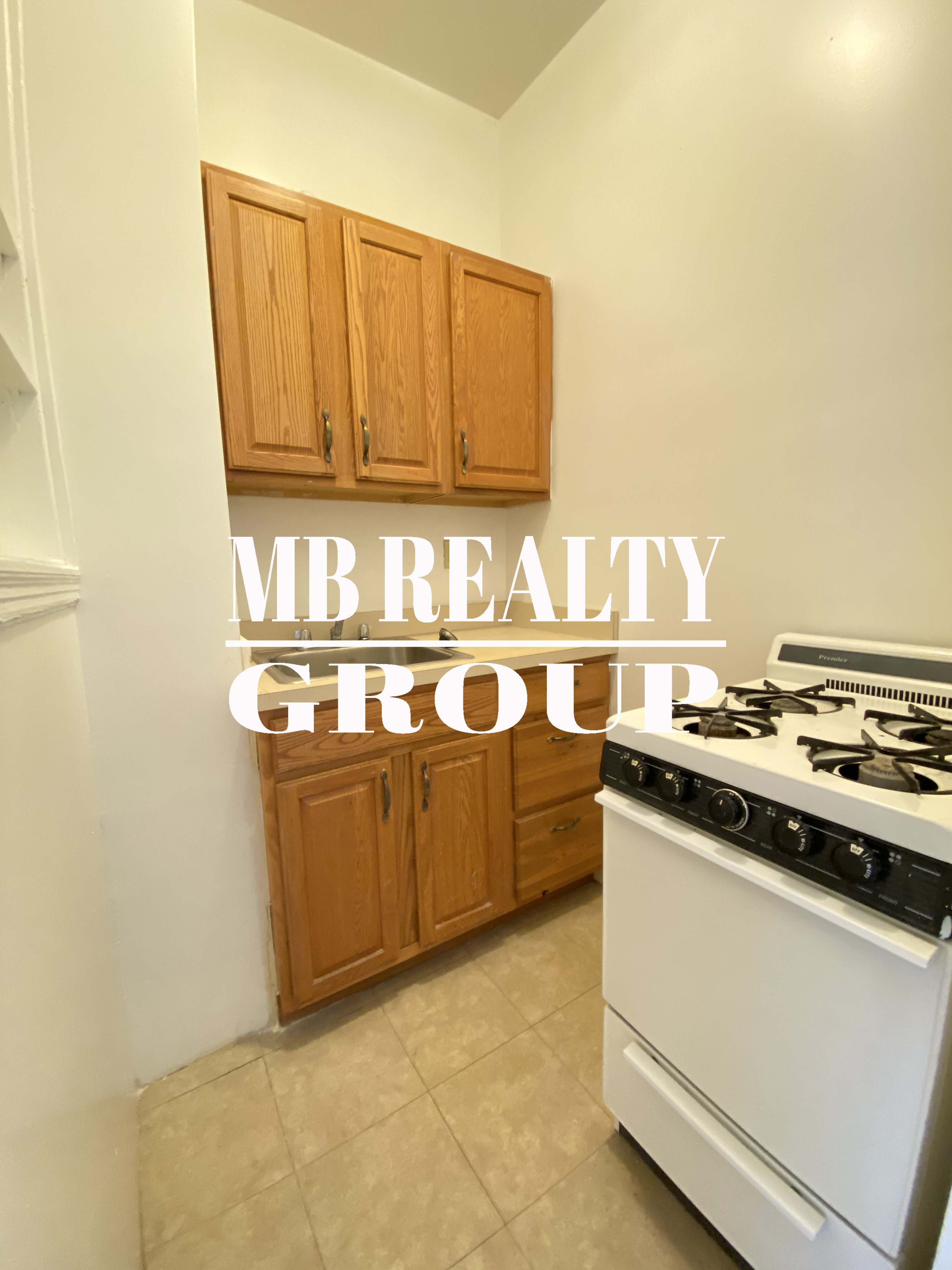 Studio bed, 1 bath apartment for rent at 46 Westland Ave Unit 1, Fenway — photo 3 of 7