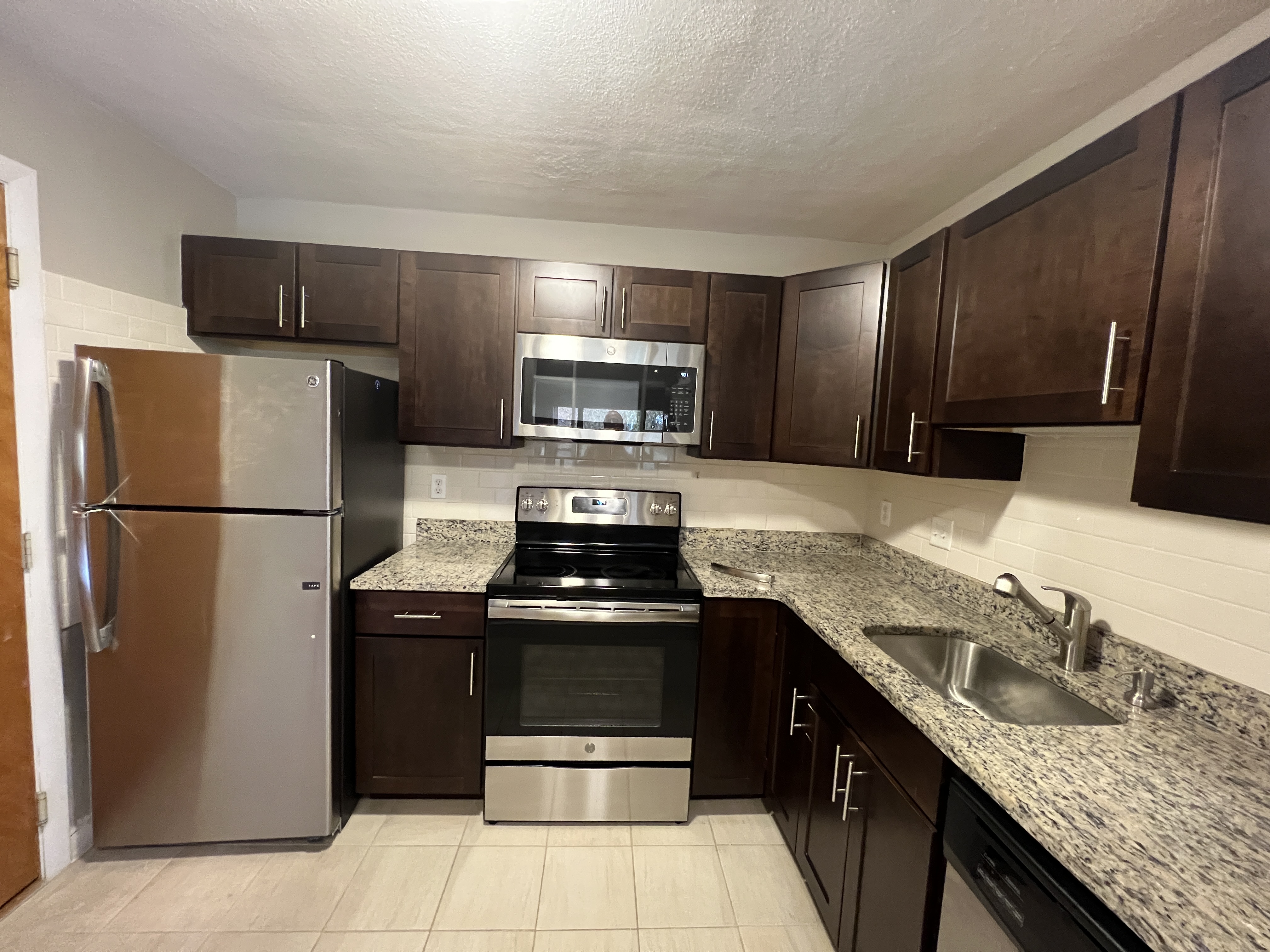 266 Grove St, Auburndale