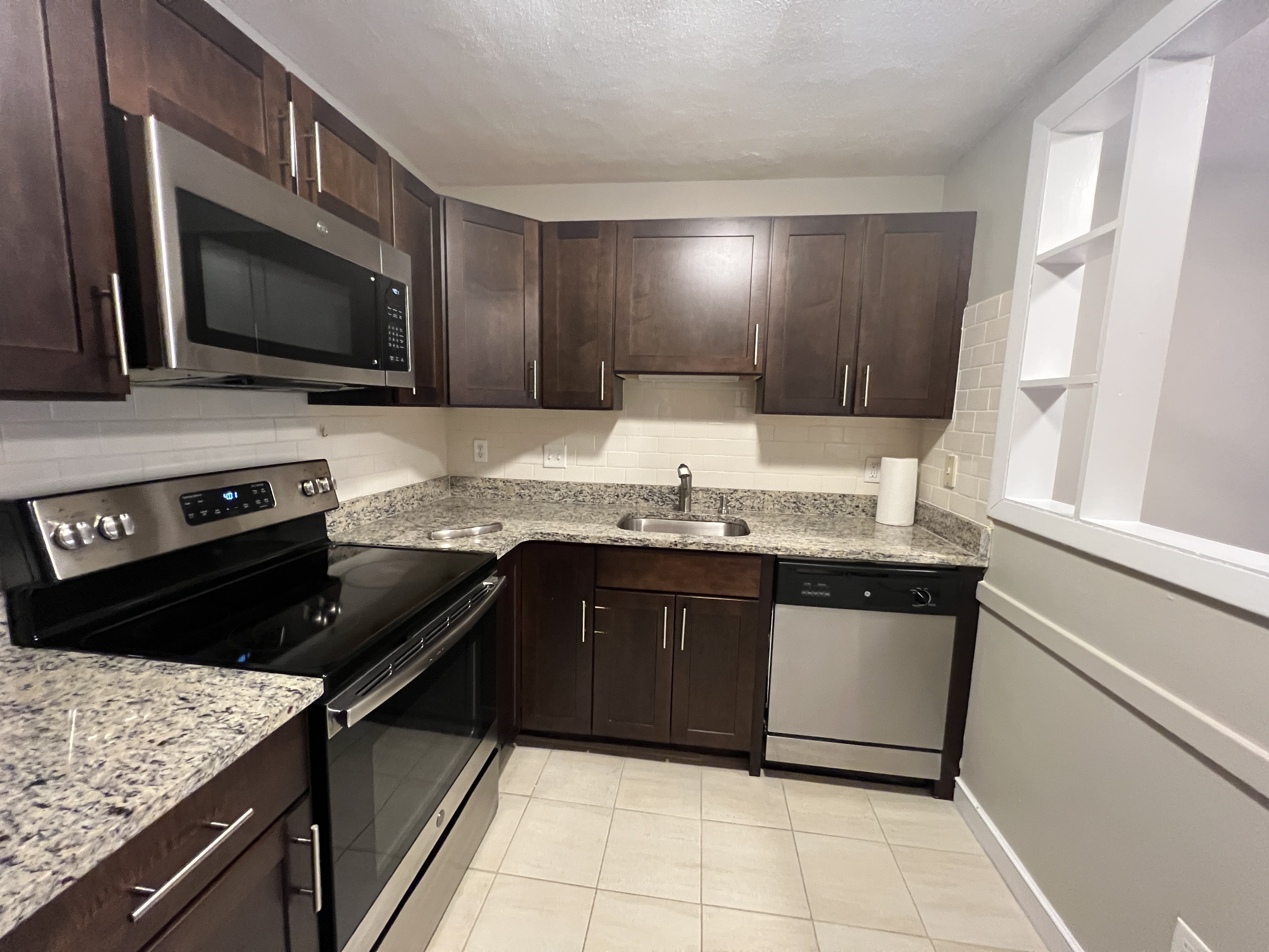 266 Grove St, Auburndale