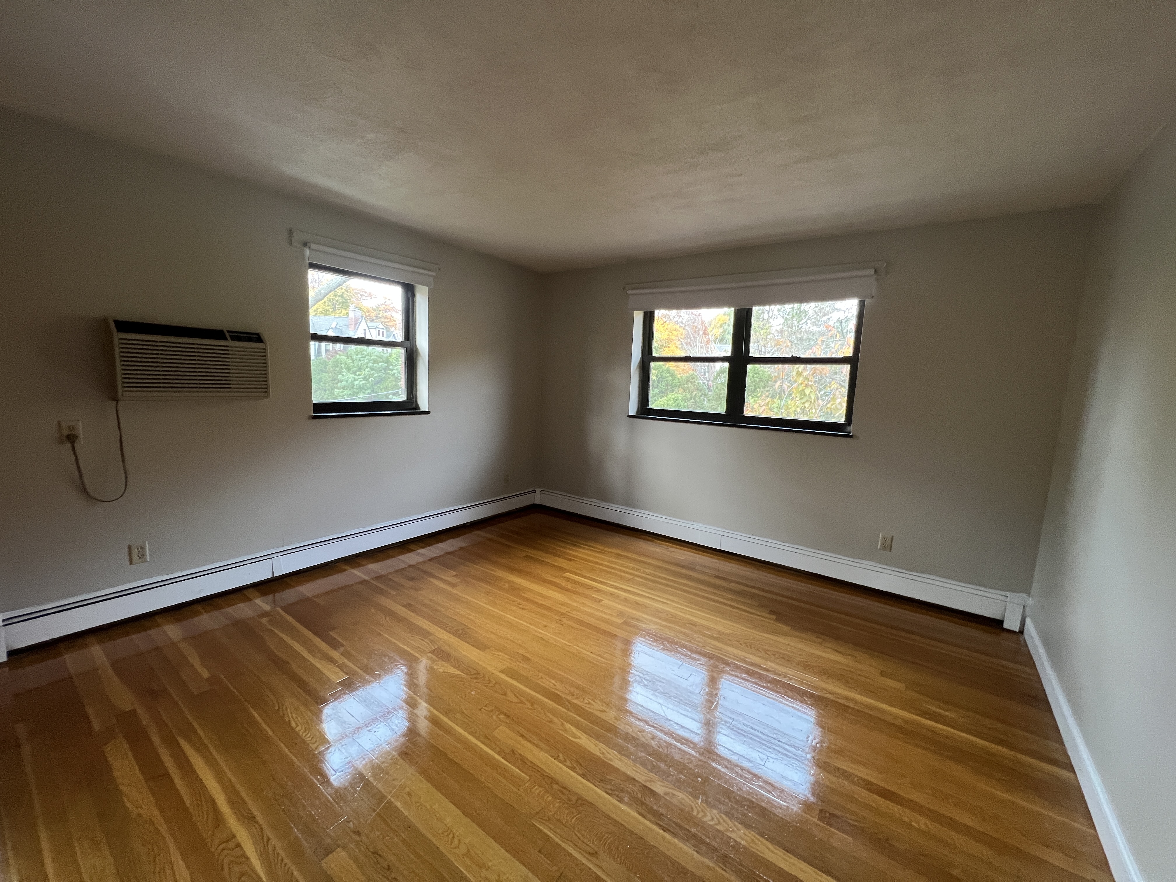 266 Grove St, Auburndale