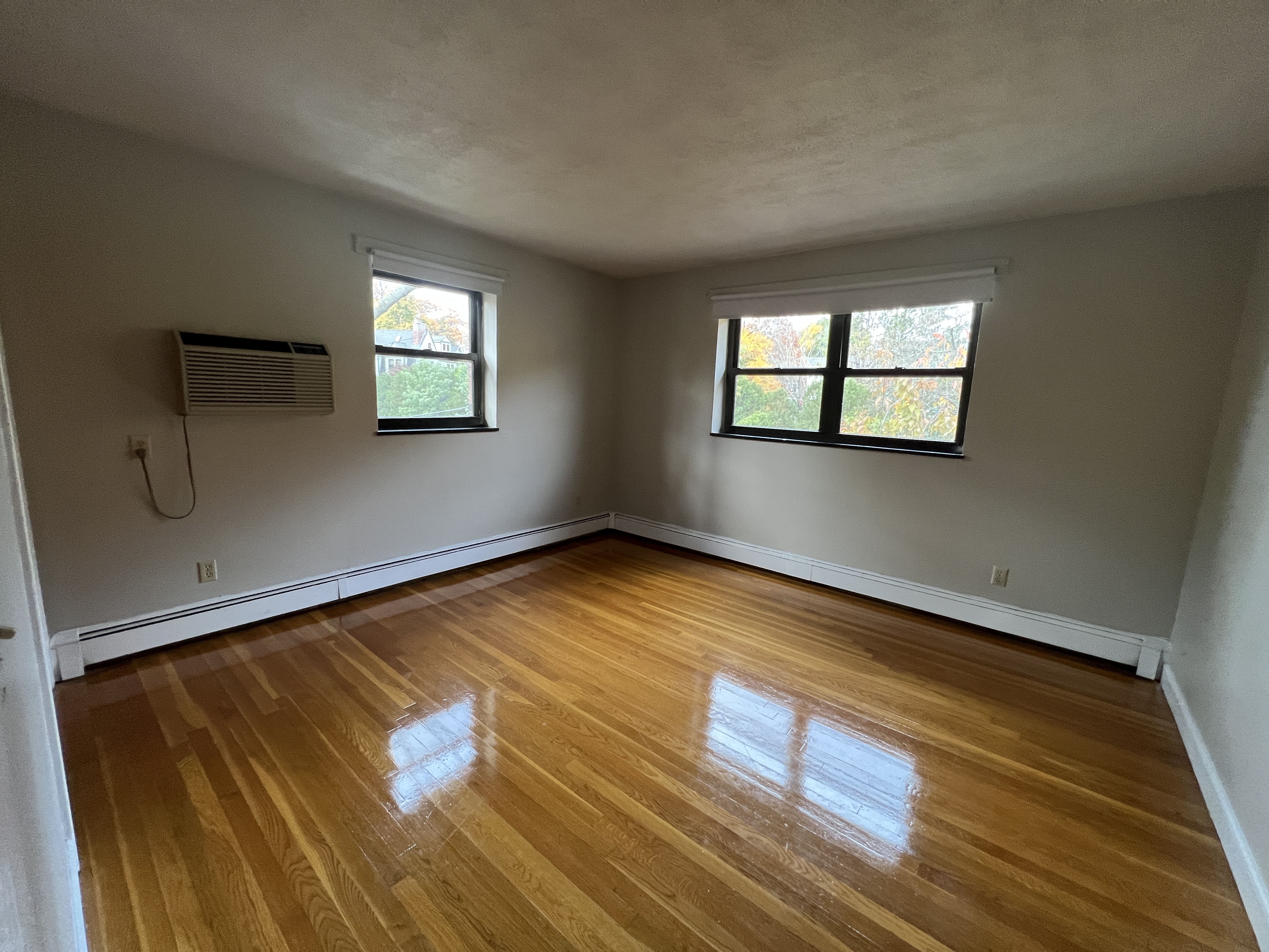 266 Grove St, Auburndale