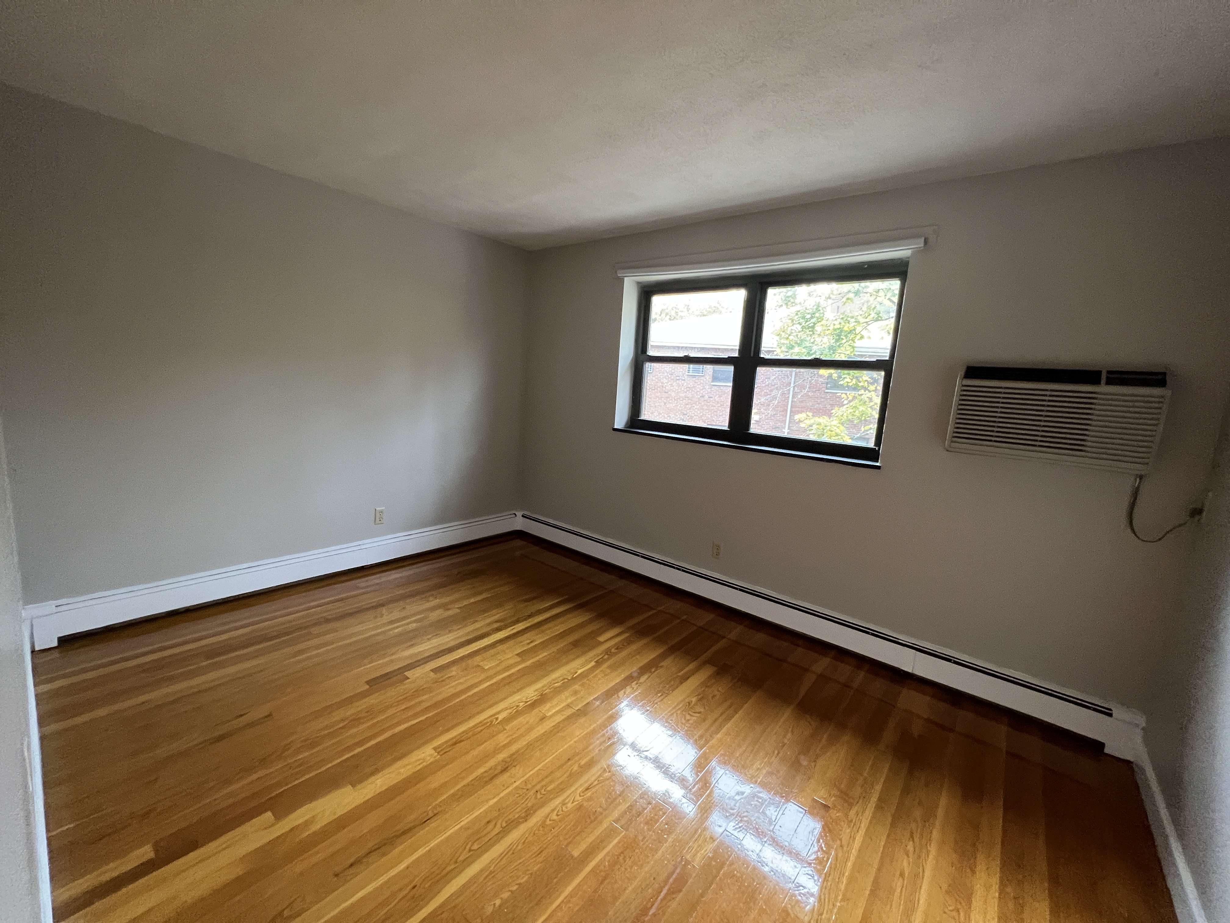 266 Grove St, Auburndale