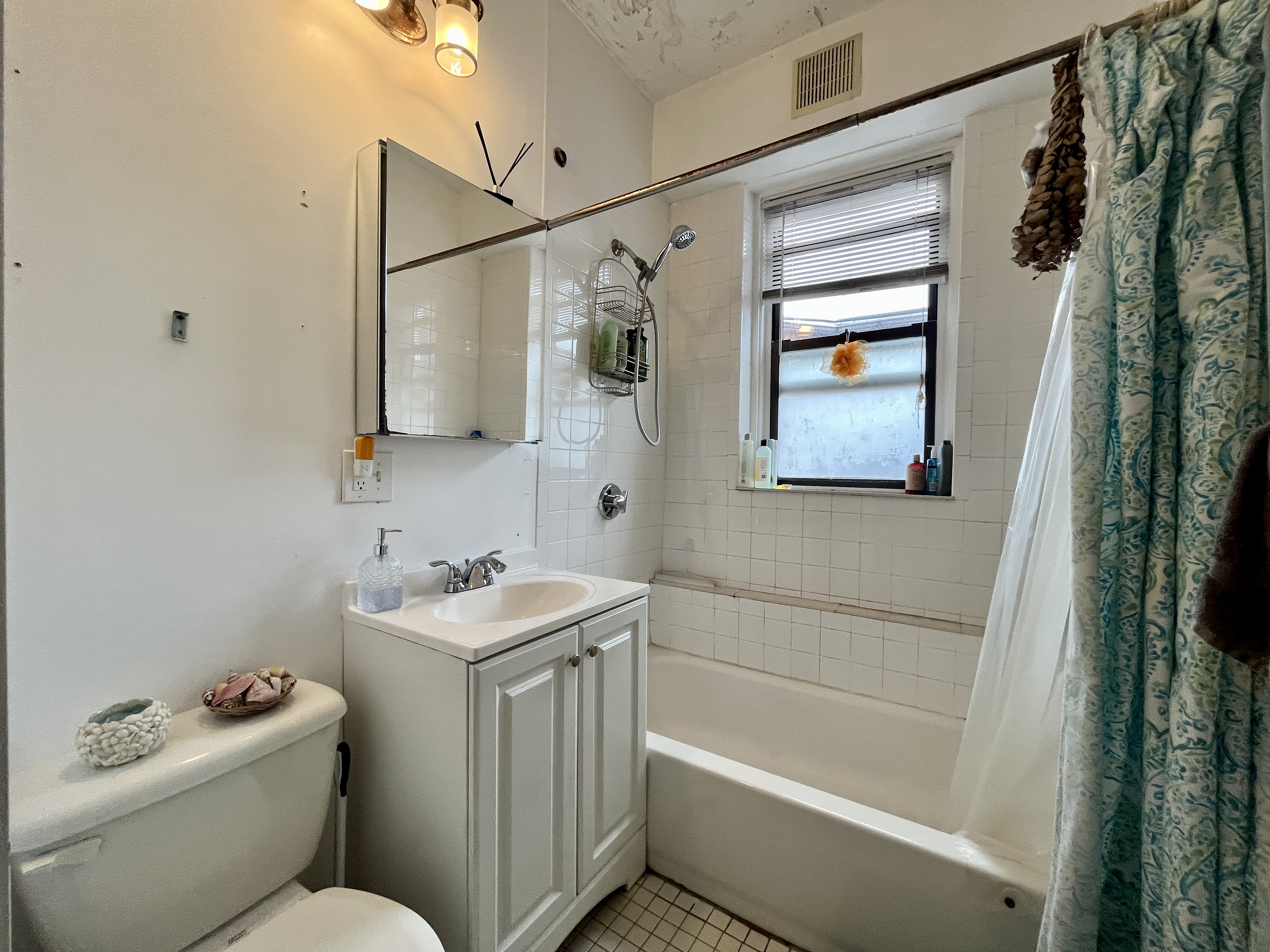 4 bed, 1.5 bath apartment for rent at 8 Royce Rd Unit 5, Allston — photo 10 of 12