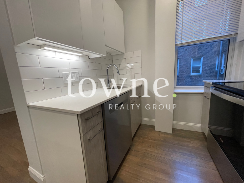 2 bed, 1 bath apartment for rent at 19 Queensberry St Unit 5, Fenway — photo 5 of 15