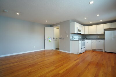 Studio bed, 1 bath apartment for rent at 121 Ash St Unit 7, South Side — photo 2 of 5