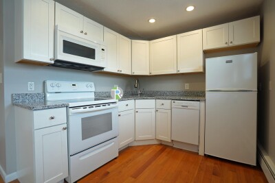 Studio bed, 1 bath apartment for rent at 121 Ash St Unit 7, South Side — photo 3 of 5