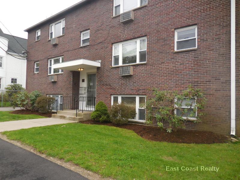 Studio bed, 1 bath apartment for rent at 121 Ash St Unit 7, South Side — photo 5 of 5