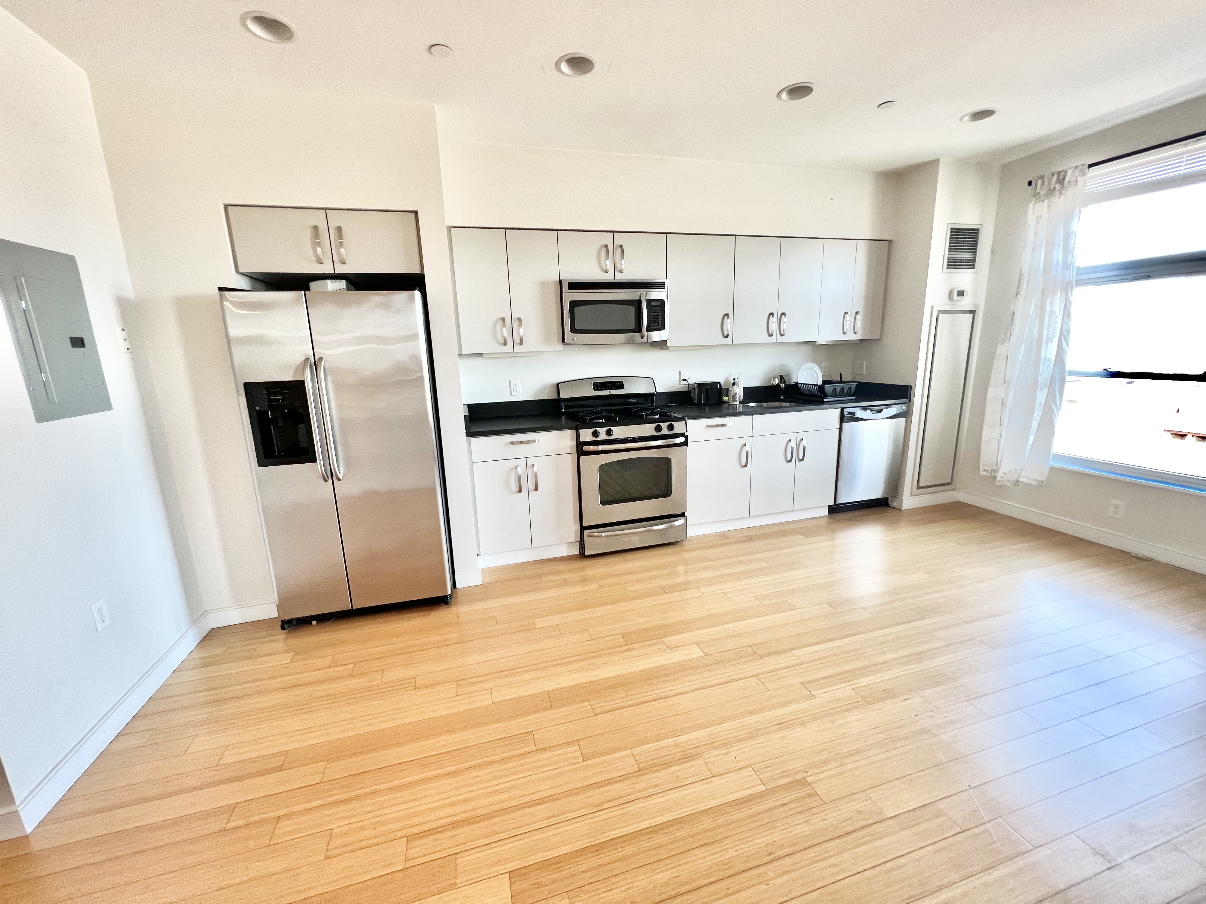 2 bed, 1.5 bath apartment for rent at 599 Albany St Unit 403, South Boston — photo 2 of 13