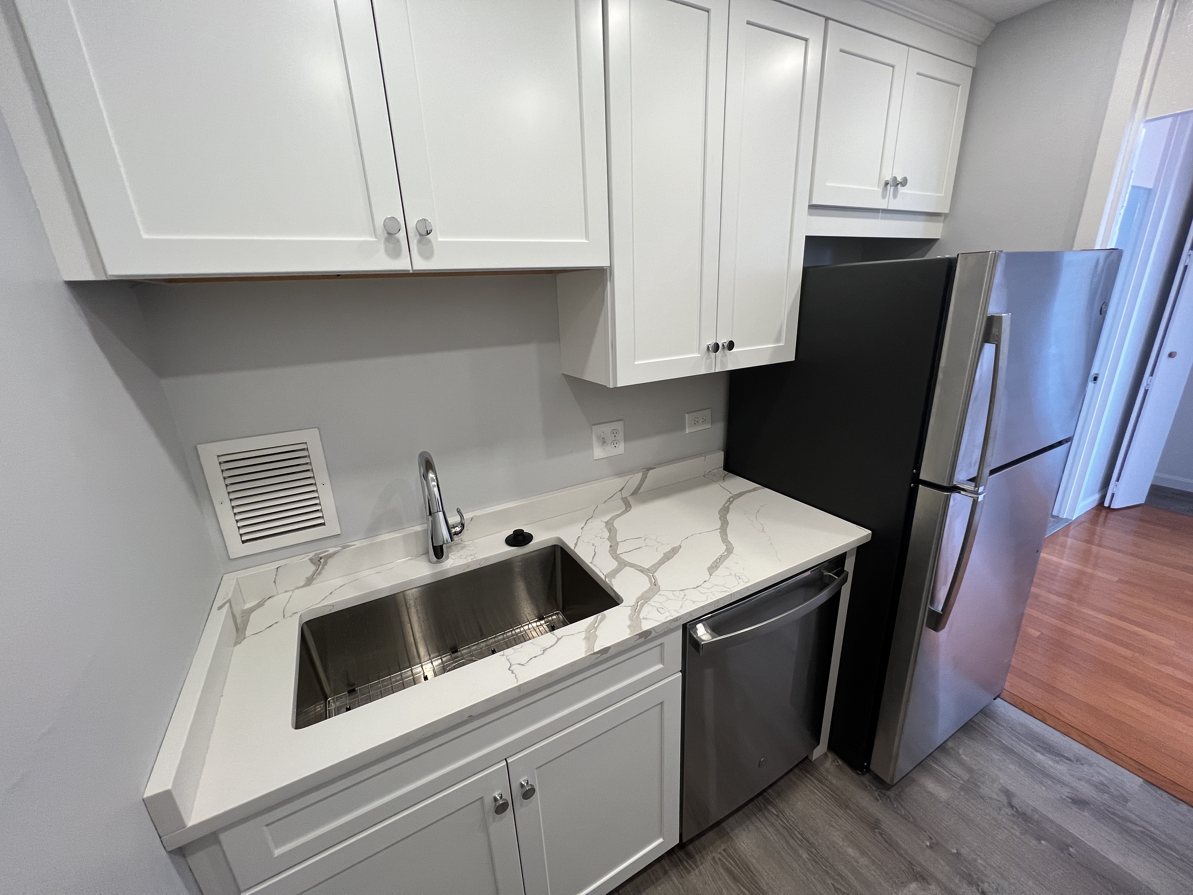 2 bed, 1 bath apartment for rent at 85 East India Row Unit 37E, Waterfront — photo 10 of 23