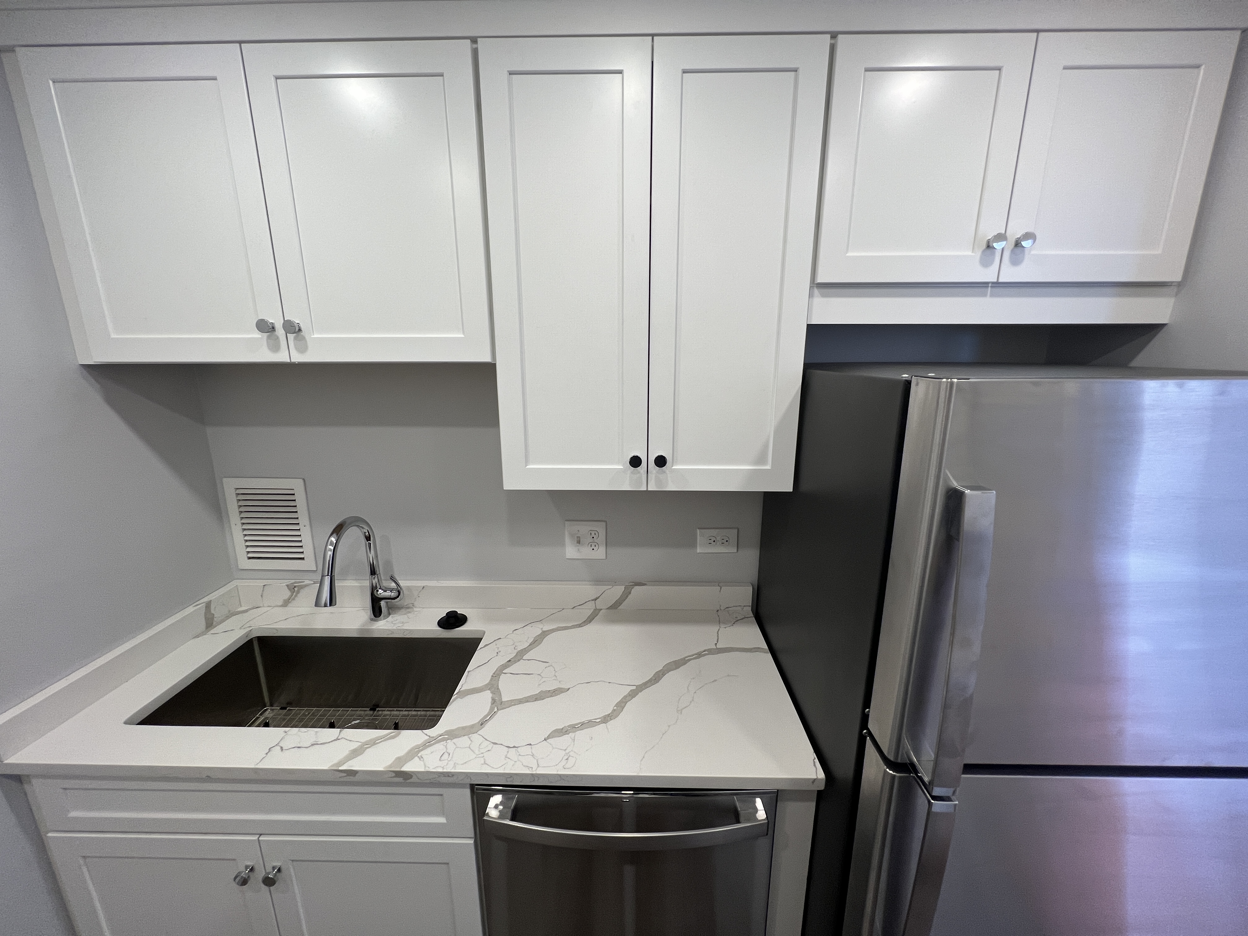 2 bed, 1 bath apartment for rent at 85 East India Row Unit 37E, Waterfront — photo 9 of 23