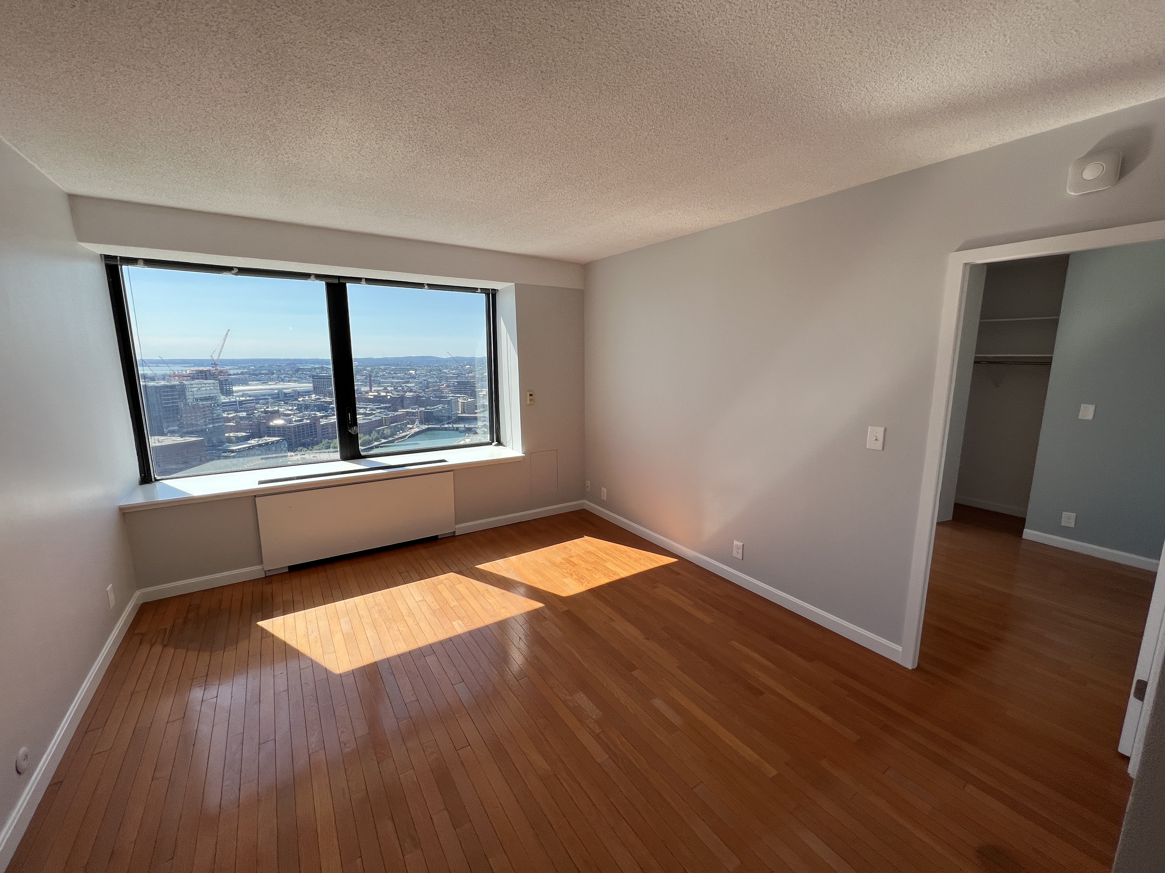 2 bed, 1 bath apartment for rent at 85 East India Row Unit 37E, Waterfront — photo 4 of 23