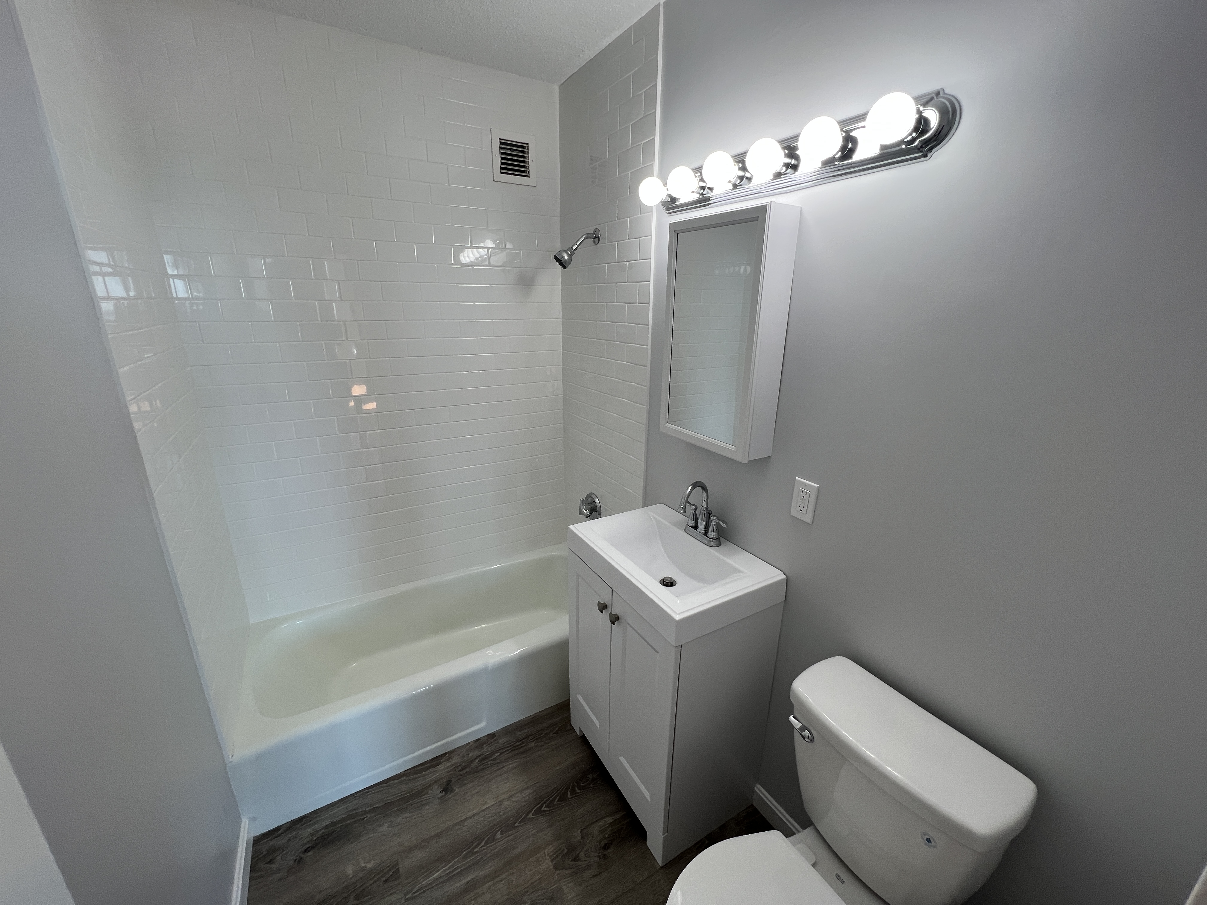 2 bed, 1 bath apartment for rent at 85 East India Row Unit 37E, Waterfront — photo 13 of 23