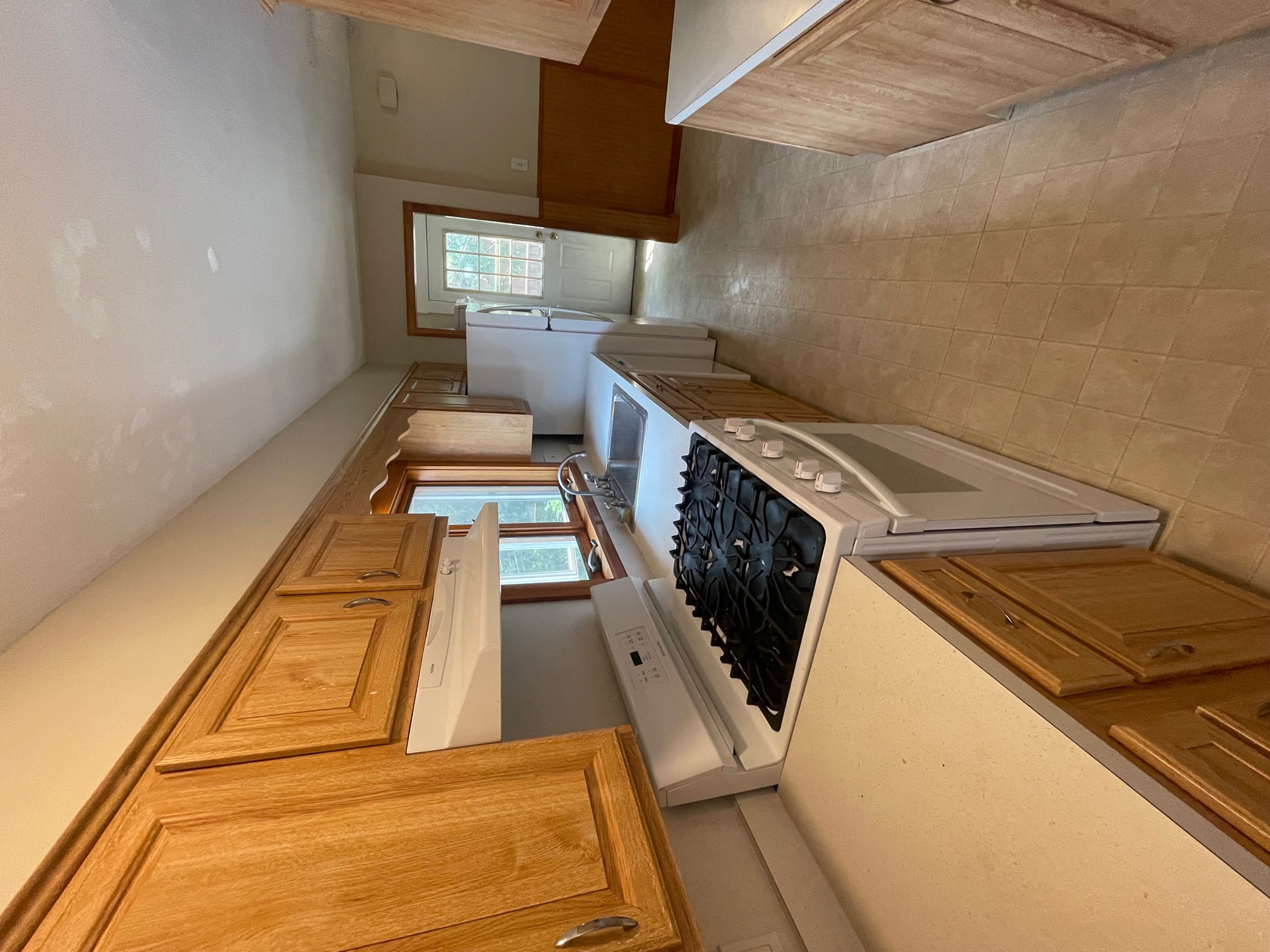 3 bed, 1 bath apartment for rent at 15 Irvington Rd Unit 2, West Somerville — photo 7 of 16