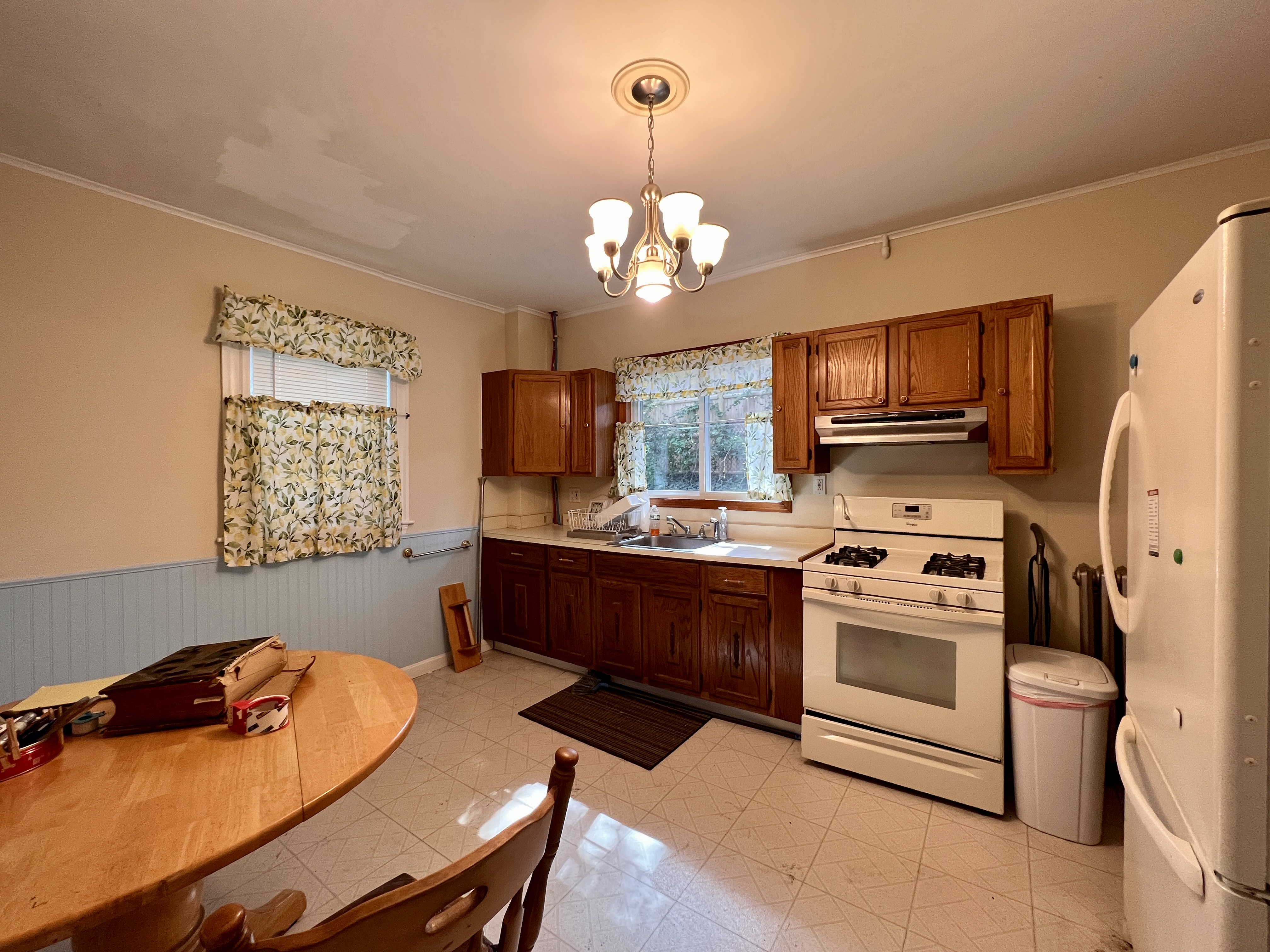 3 bed, 1 bath apartment for rent at 22 Walnut Rd Unit 22, Winter Hill — photo 2 of 8