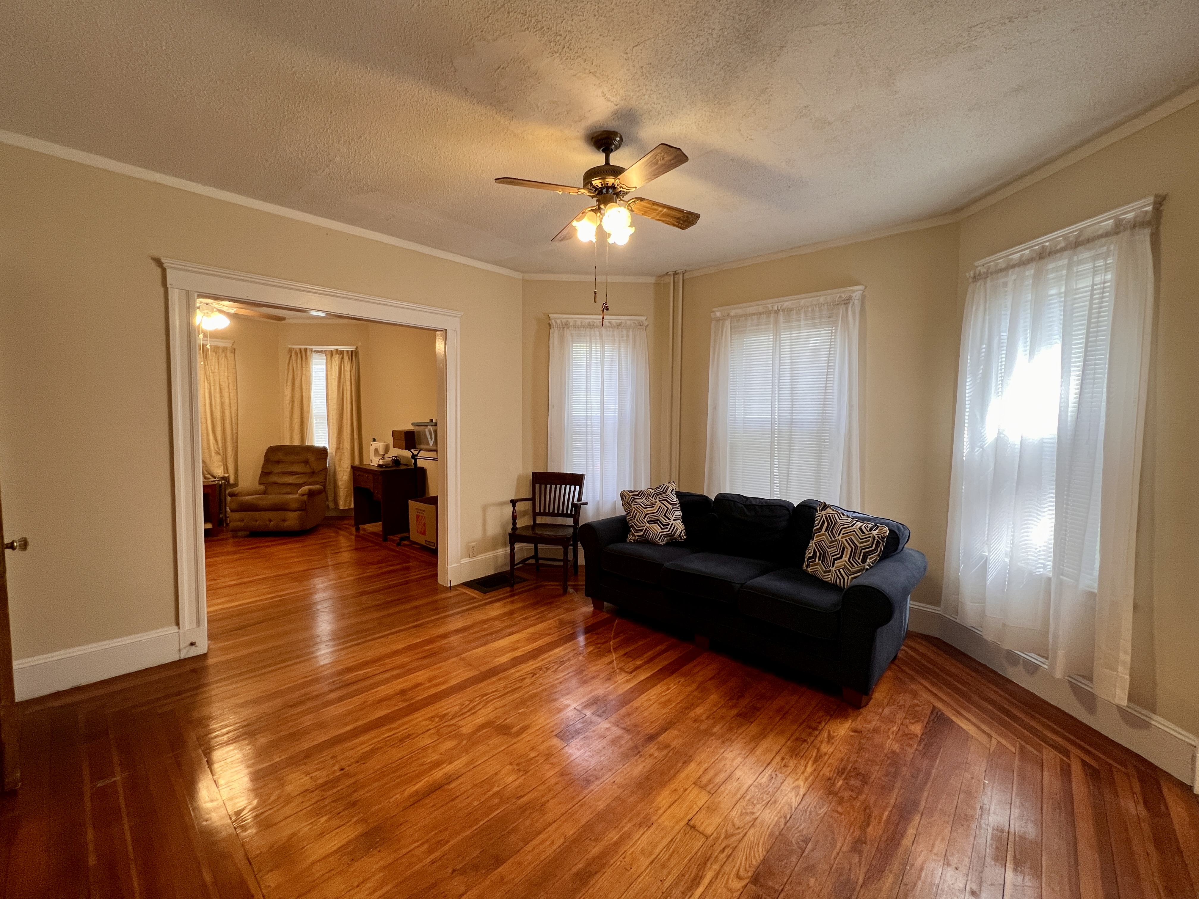 3 bed, 1 bath apartment for rent at 22 Walnut Rd Unit 22, Winter Hill — photo 3 of 8