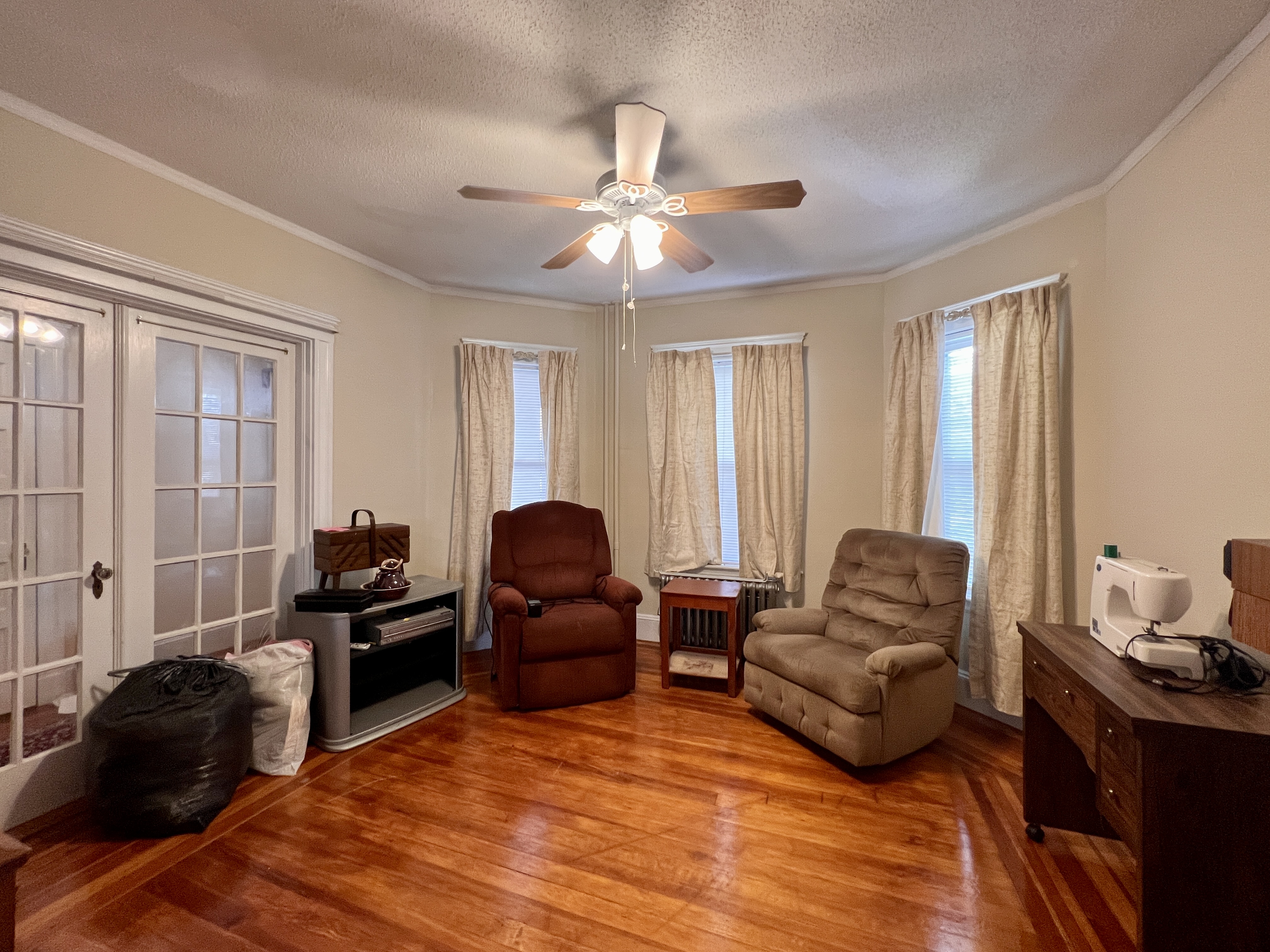 3 bed, 1 bath apartment for rent at 22 Walnut Rd Unit 22, Winter Hill — photo 4 of 8