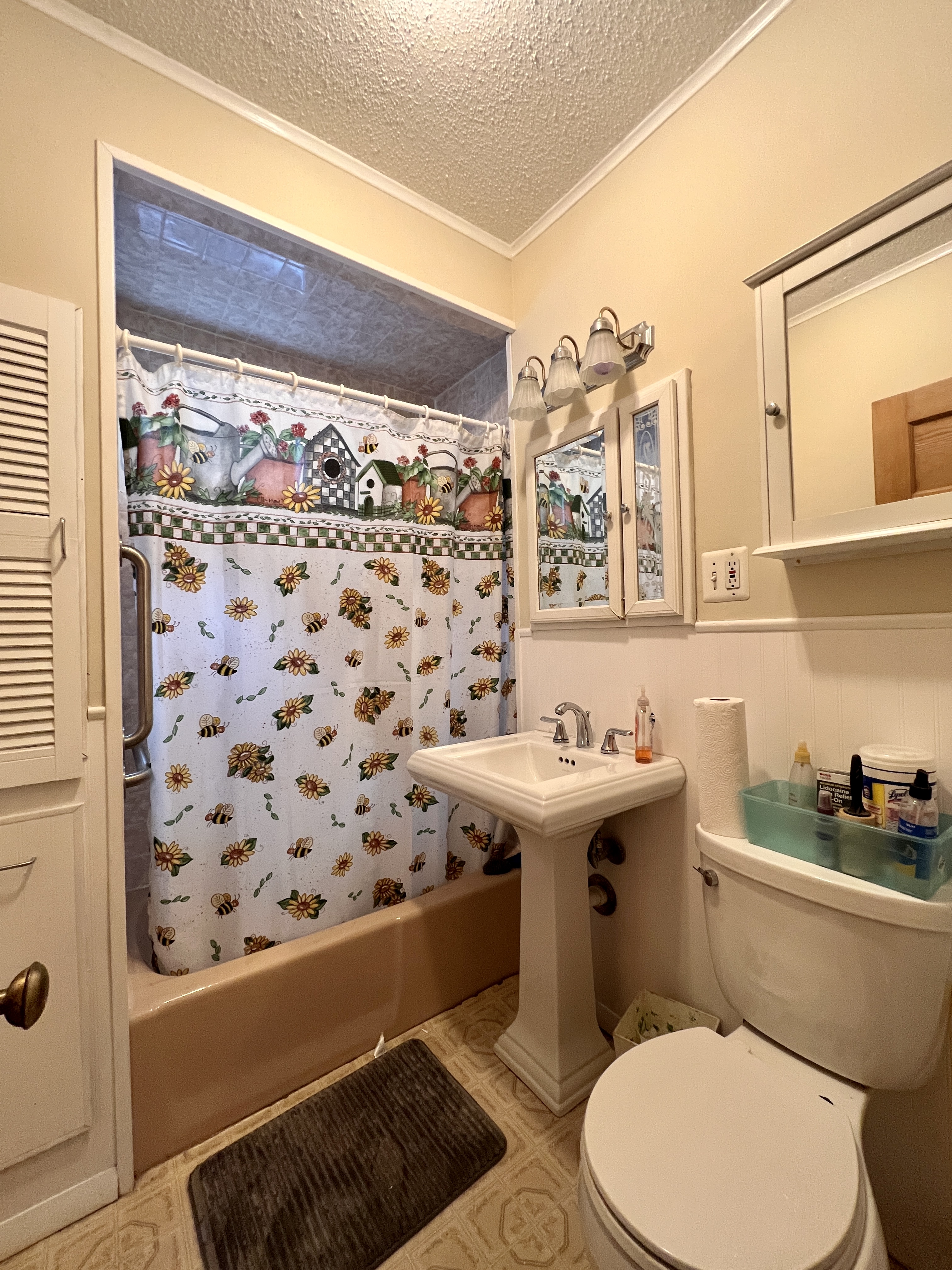 3 bed, 1 bath apartment for rent at 22 Walnut Rd Unit 22, Winter Hill — photo 6 of 8