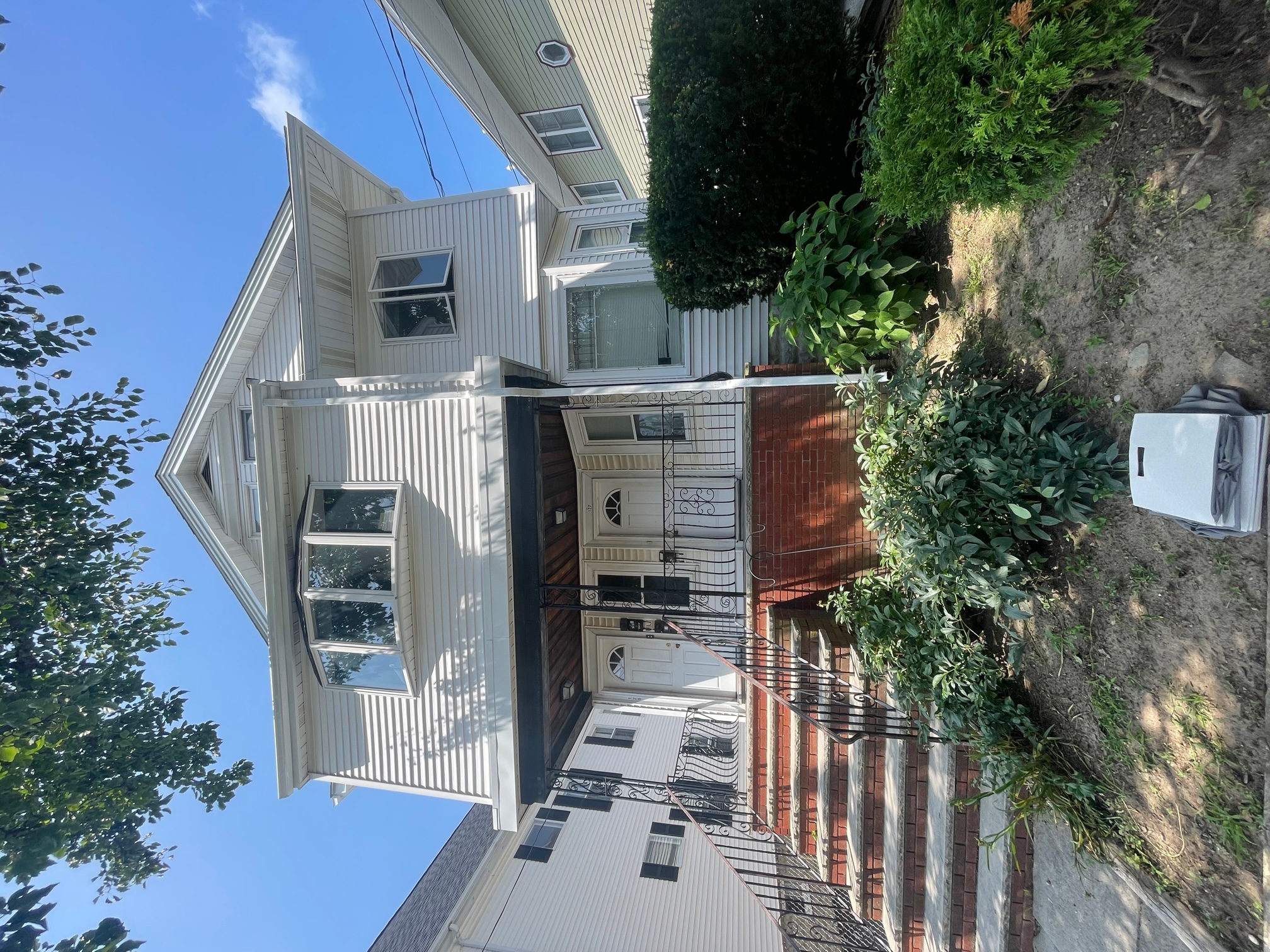 3 bed, 1 bath apartment for rent at 129 West Adams St Unit 1, Teele Square — photo 1 of 12
