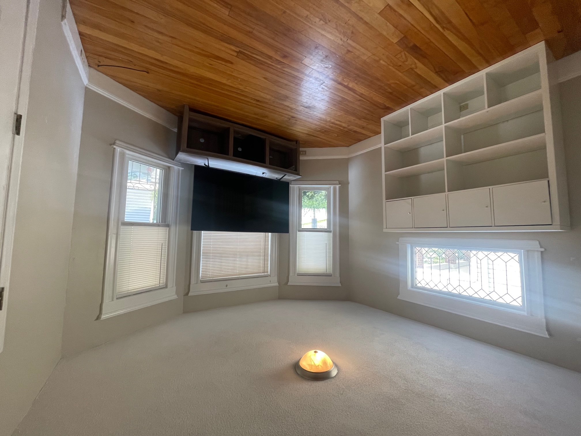 3 bed, 1 bath apartment for rent at 129 West Adams St Unit 1, Teele Square — photo 2 of 12