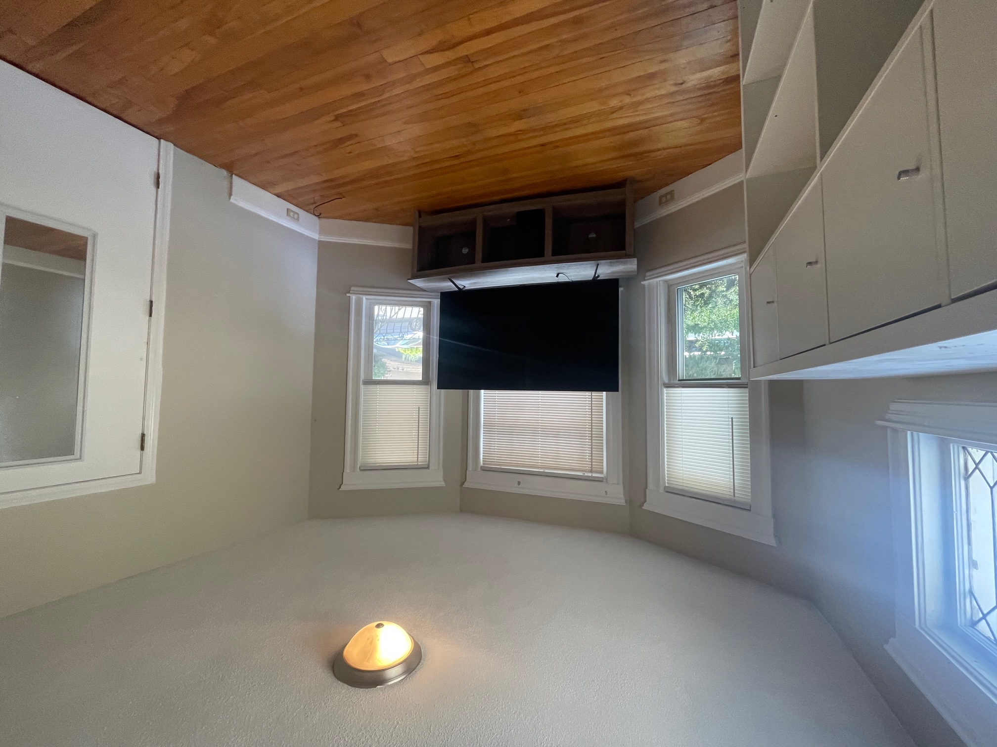 3 bed, 1 bath apartment for rent at 129 West Adams St Unit 1, Teele Square — photo 3 of 12