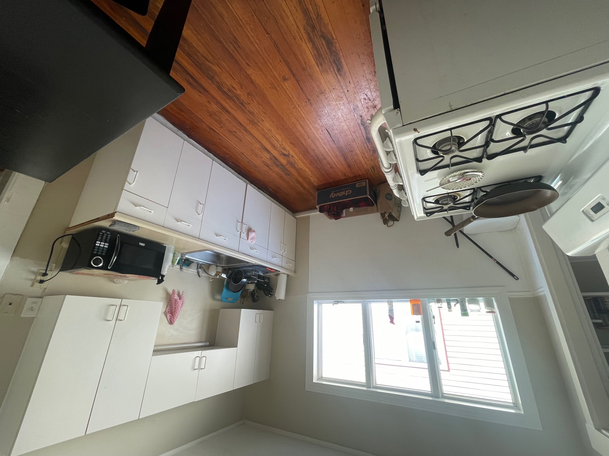 3 bed, 1 bath apartment for rent at 129 West Adams St Unit 1, Teele Square — photo 9 of 12