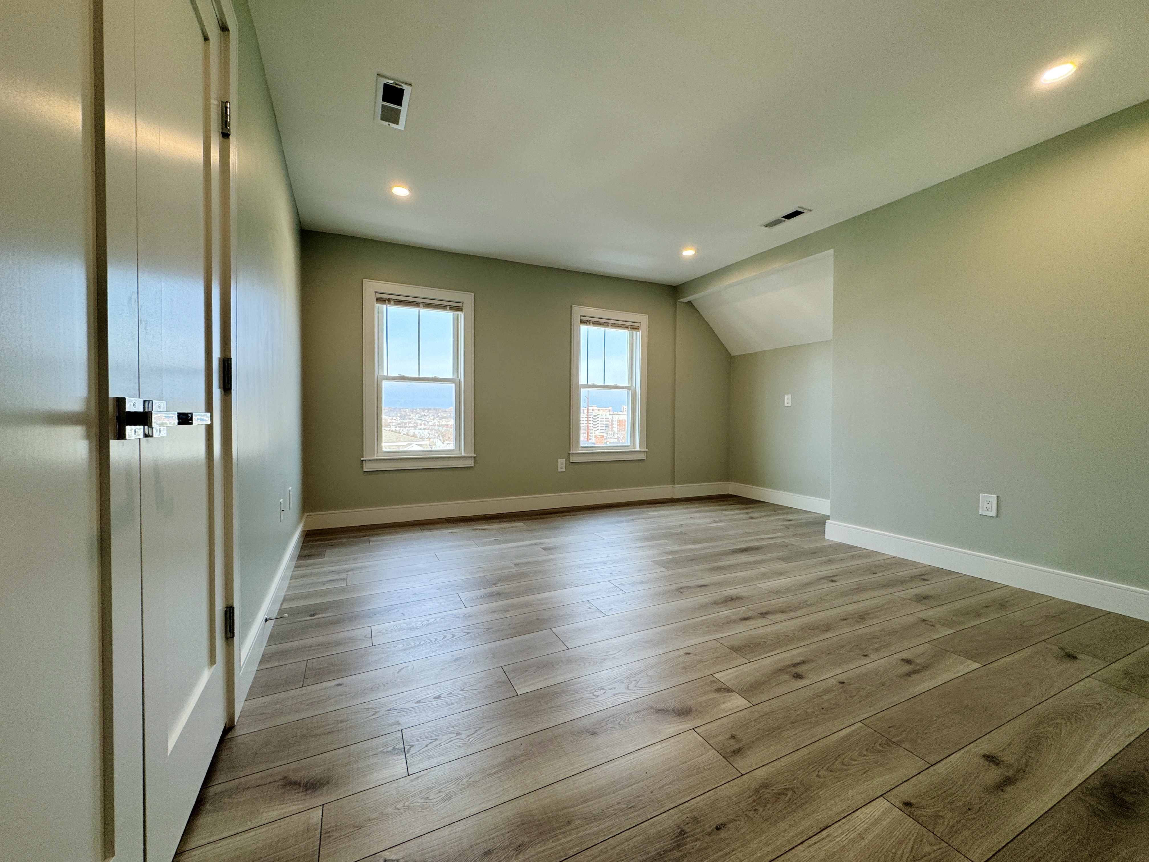 5 bed, 2.5 bath apartment for rent at 3 Gould Ave Unit 2, Malden — photo 17 of 22