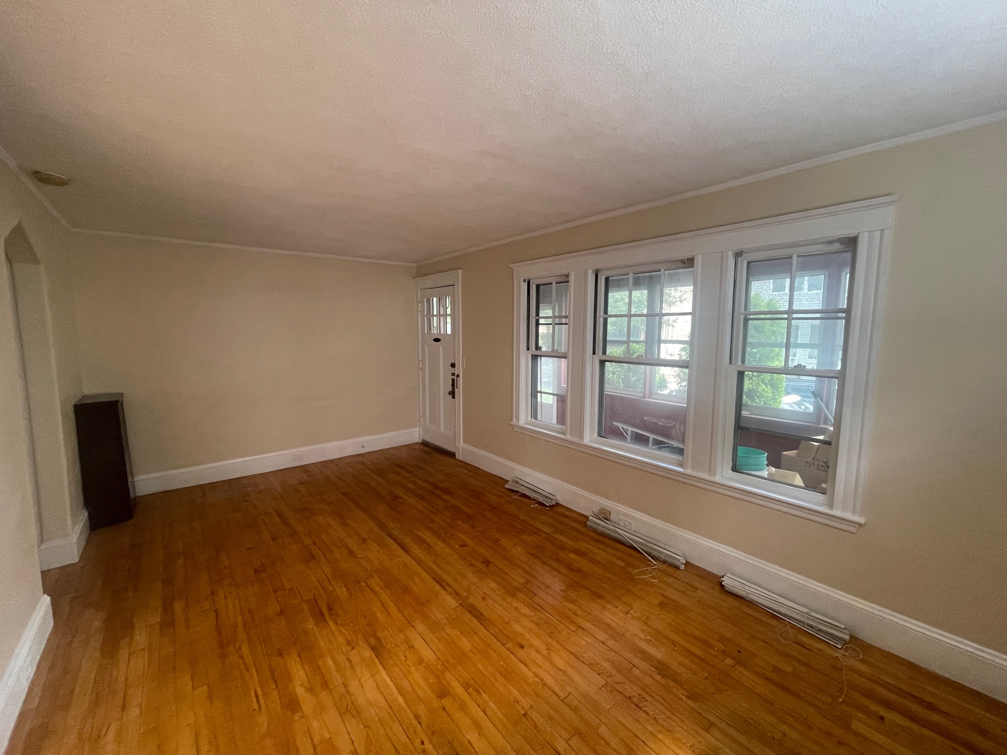 2 bed, 1 bath apartment for rent at 21 Corinthian Rd Unit 1, Davis Square — photo 3 of 12