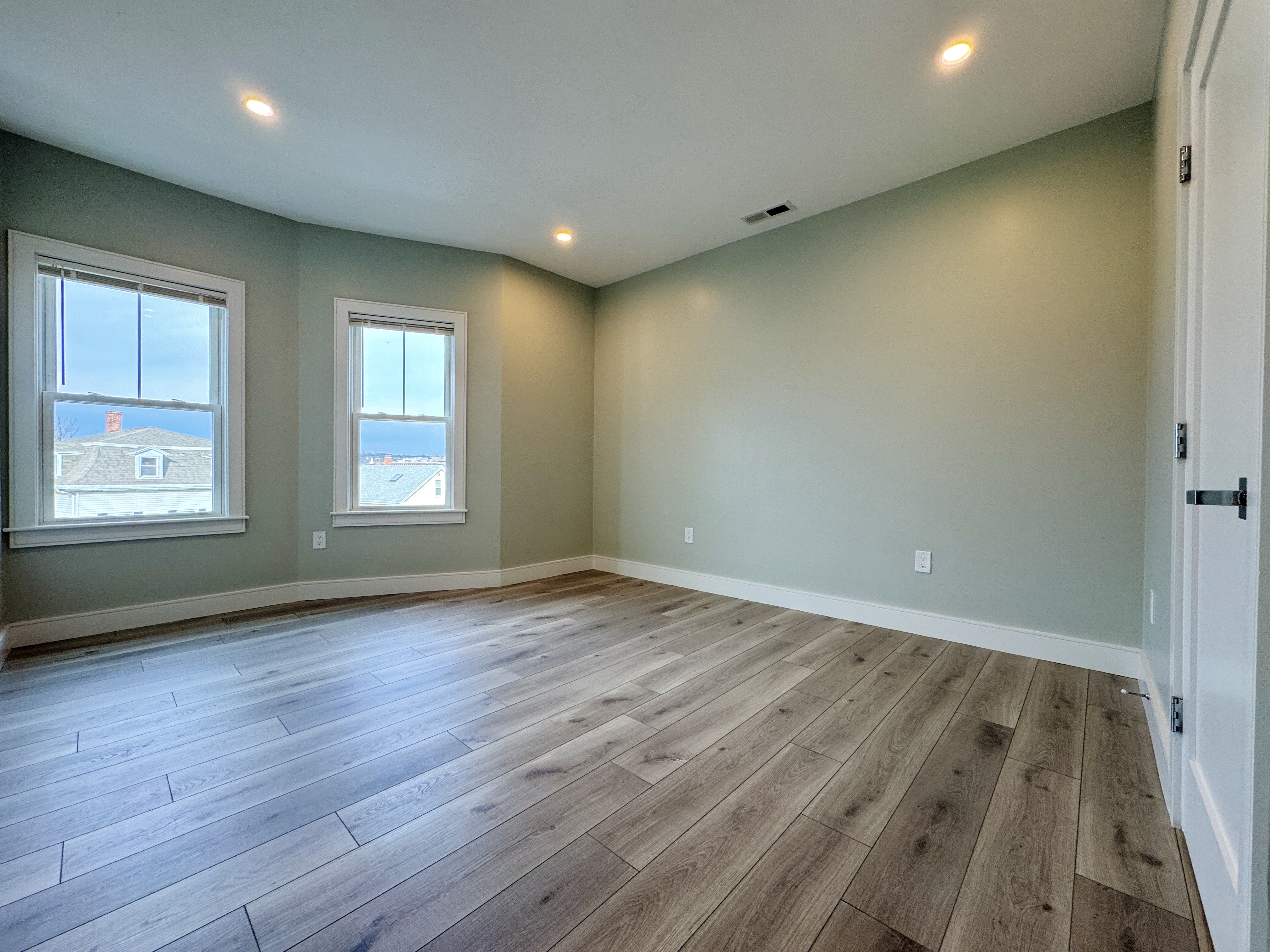 5 bed, 2.5 bath apartment for rent at 3 Gould Ave Unit 2, Malden — photo 11 of 22